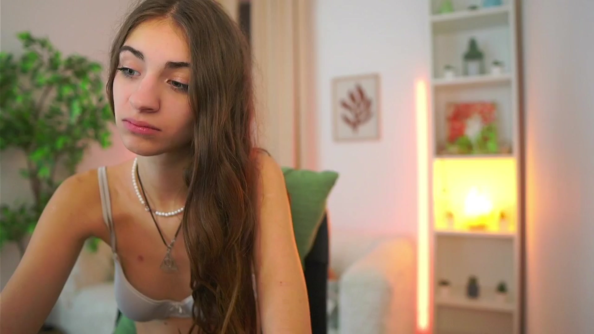Gallery image thumbnail from Sophie__Grey's myfreecams stream on, 09/20/2025, 23:07 image 12 of 20