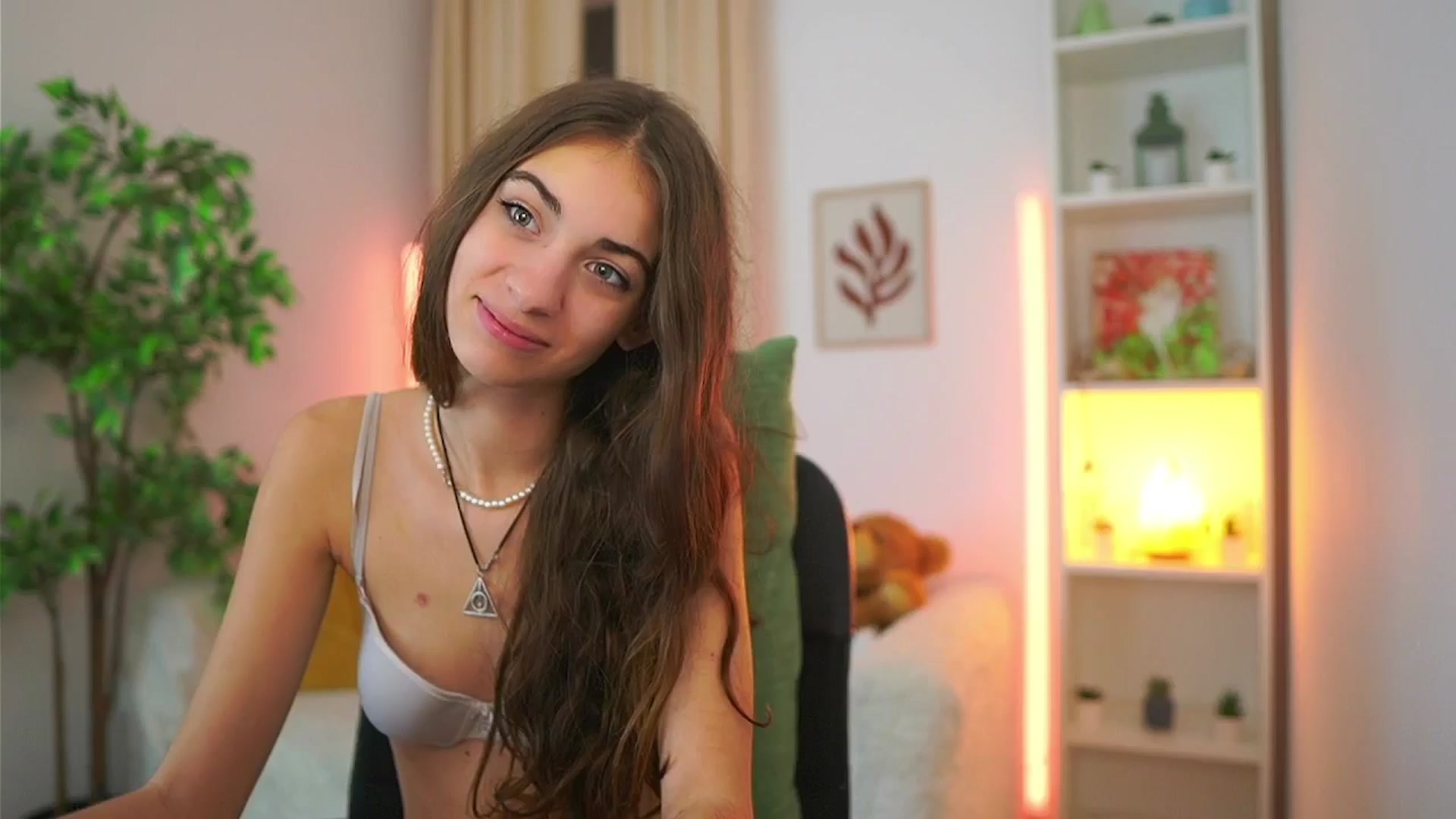 Gallery image thumbnail from Sophie__Grey's myfreecams stream on, 09/20/2025, 23:07 image 18 of 20