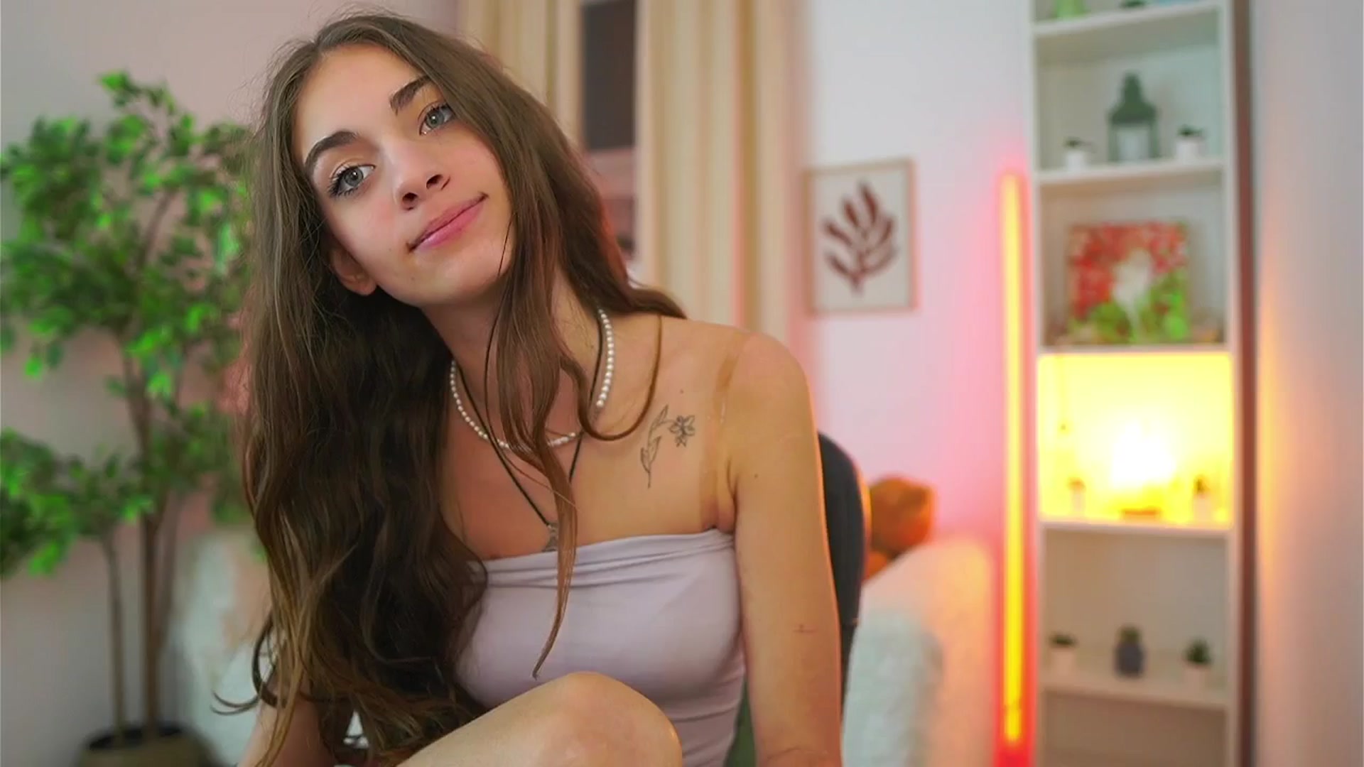 Gallery image thumbnail from Sophie__Grey's myfreecams stream on, 09/21/2025, 17:38 image 11 of 20