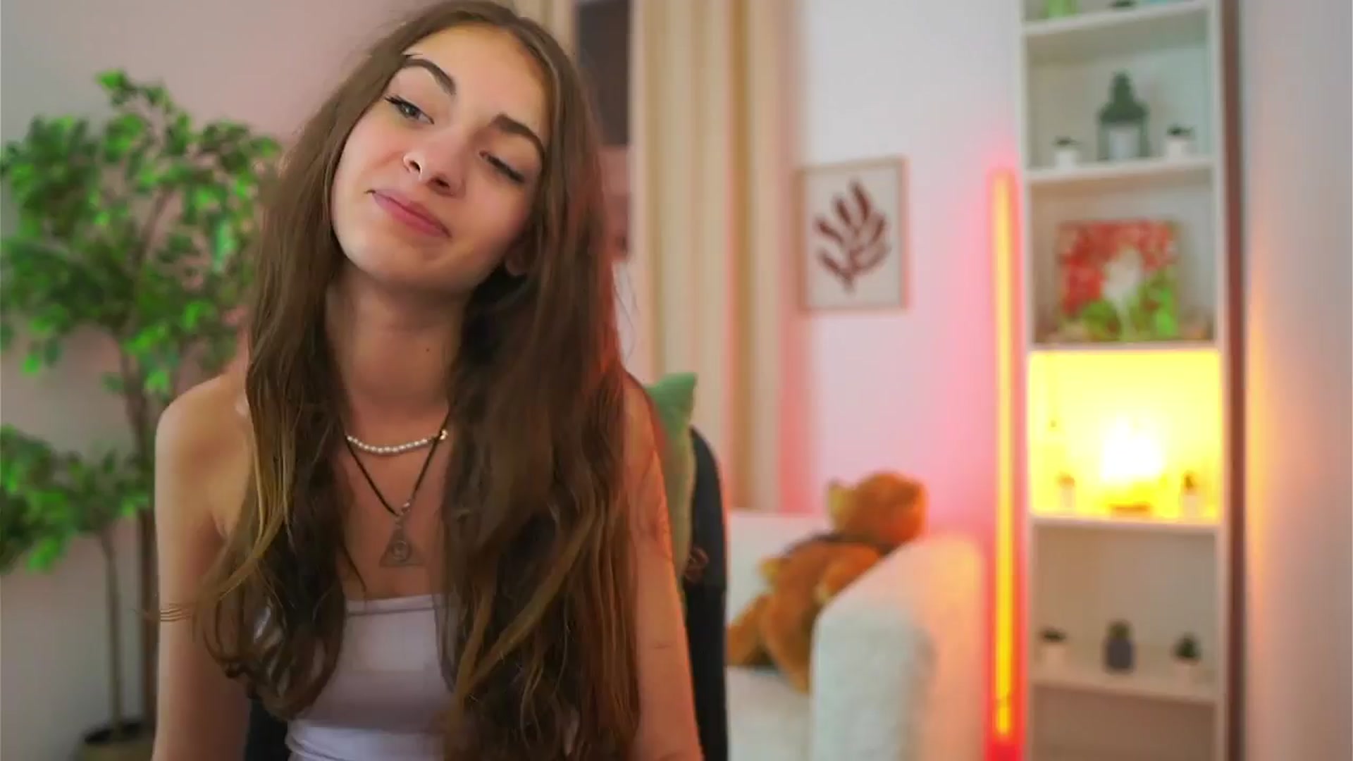 Gallery image thumbnail from Sophie__Grey's myfreecams stream on, 09/21/2025, 17:38 image 2 of 20