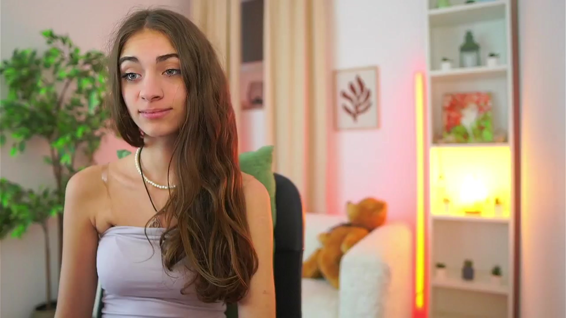 Gallery image thumbnail from Sophie__Grey's myfreecams stream on, 09/21/2025, 17:38 image 5 of 20