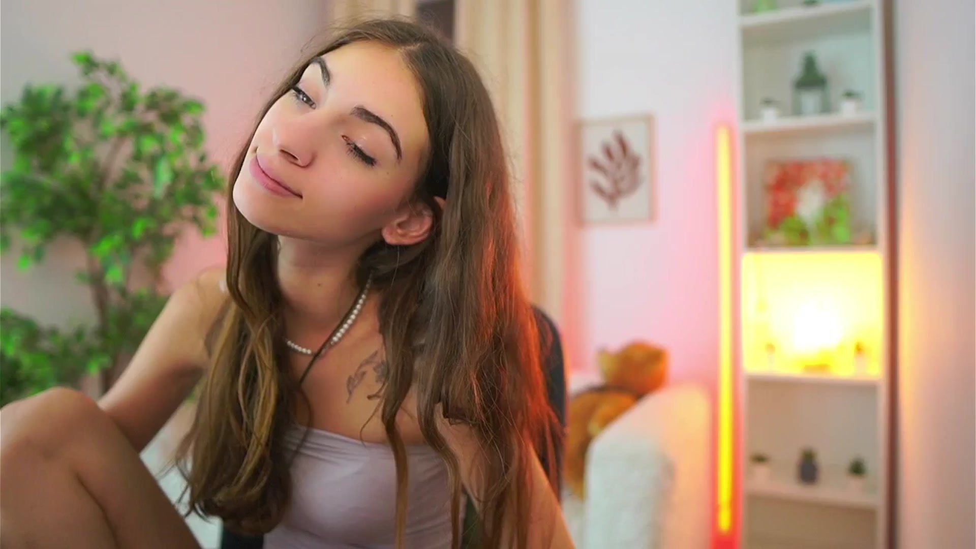 Gallery image thumbnail from Sophie__Grey's myfreecams stream on, 09/21/2025, 17:38 image 14 of 20