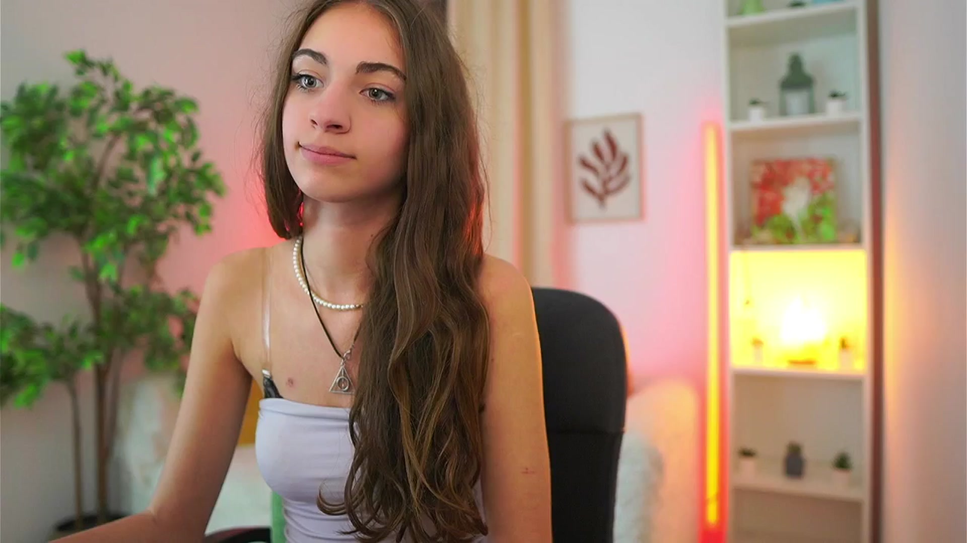 Gallery image thumbnail from Sophie__Grey's myfreecams stream on, 09/21/2025, 18:52 image 6 of 20