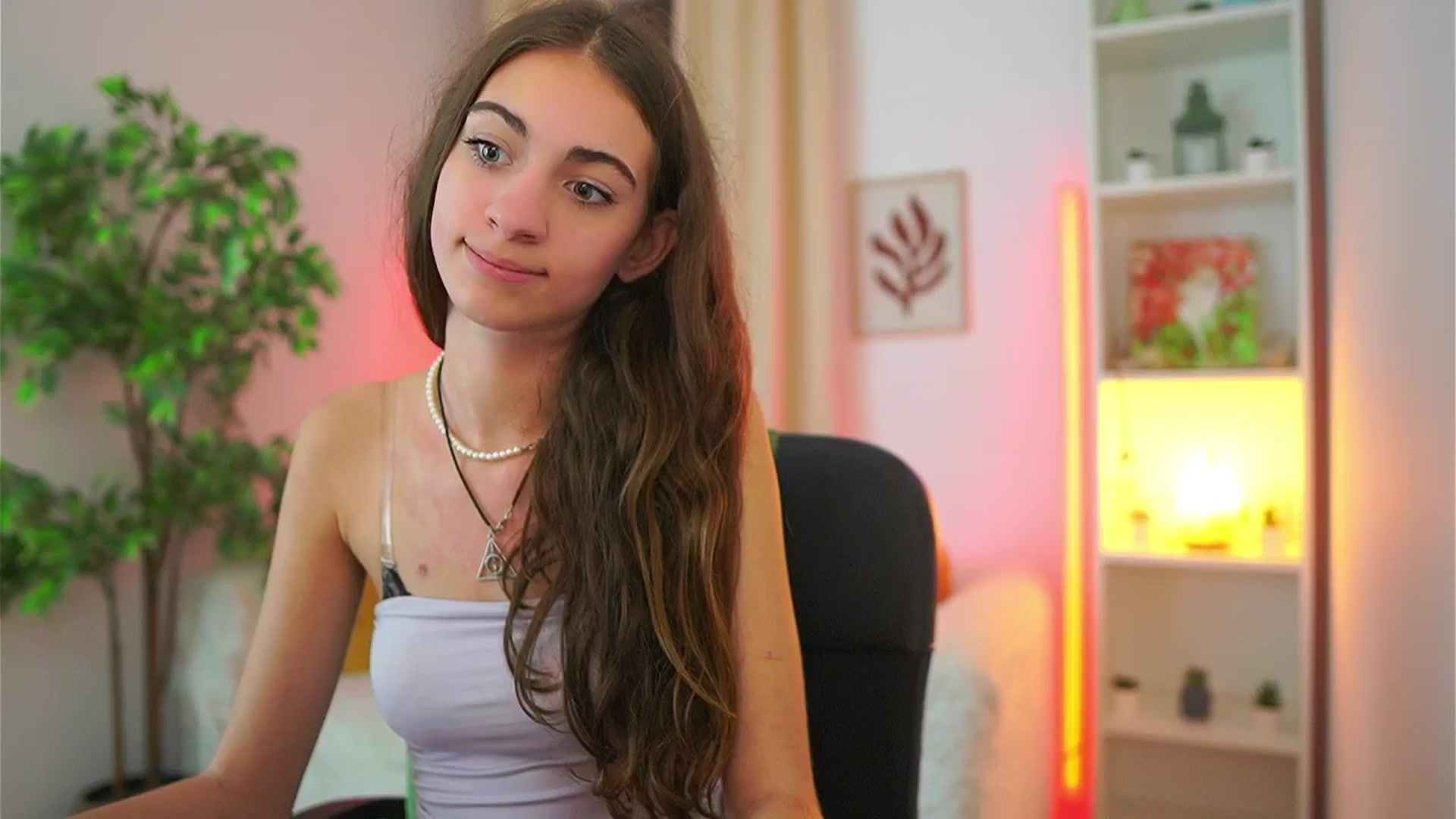 Gallery image thumbnail from Sophie__Grey's myfreecams stream on, 09/21/2025, 18:52 image 4 of 20