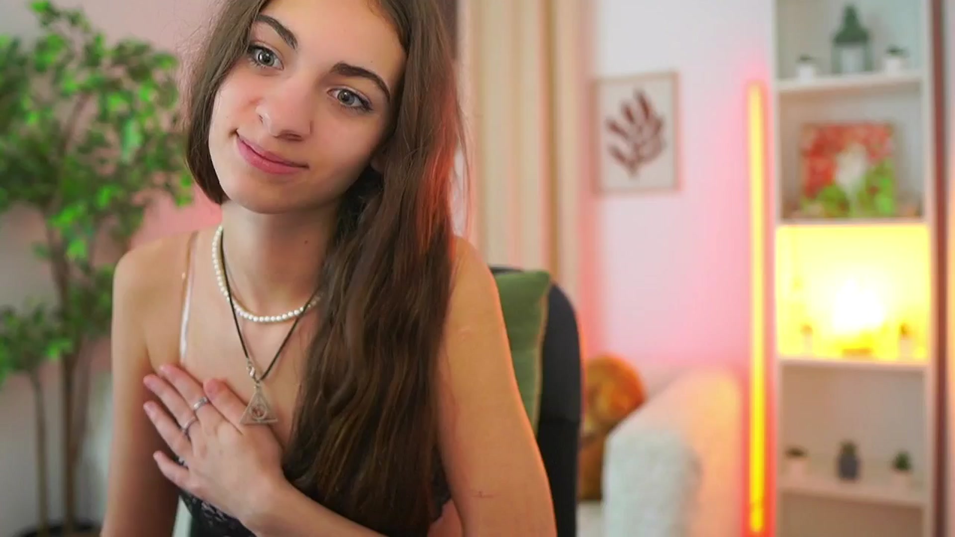 Gallery image thumbnail from Sophie__Grey's myfreecams stream on, 09/21/2025, 21:44 image 20 of 20