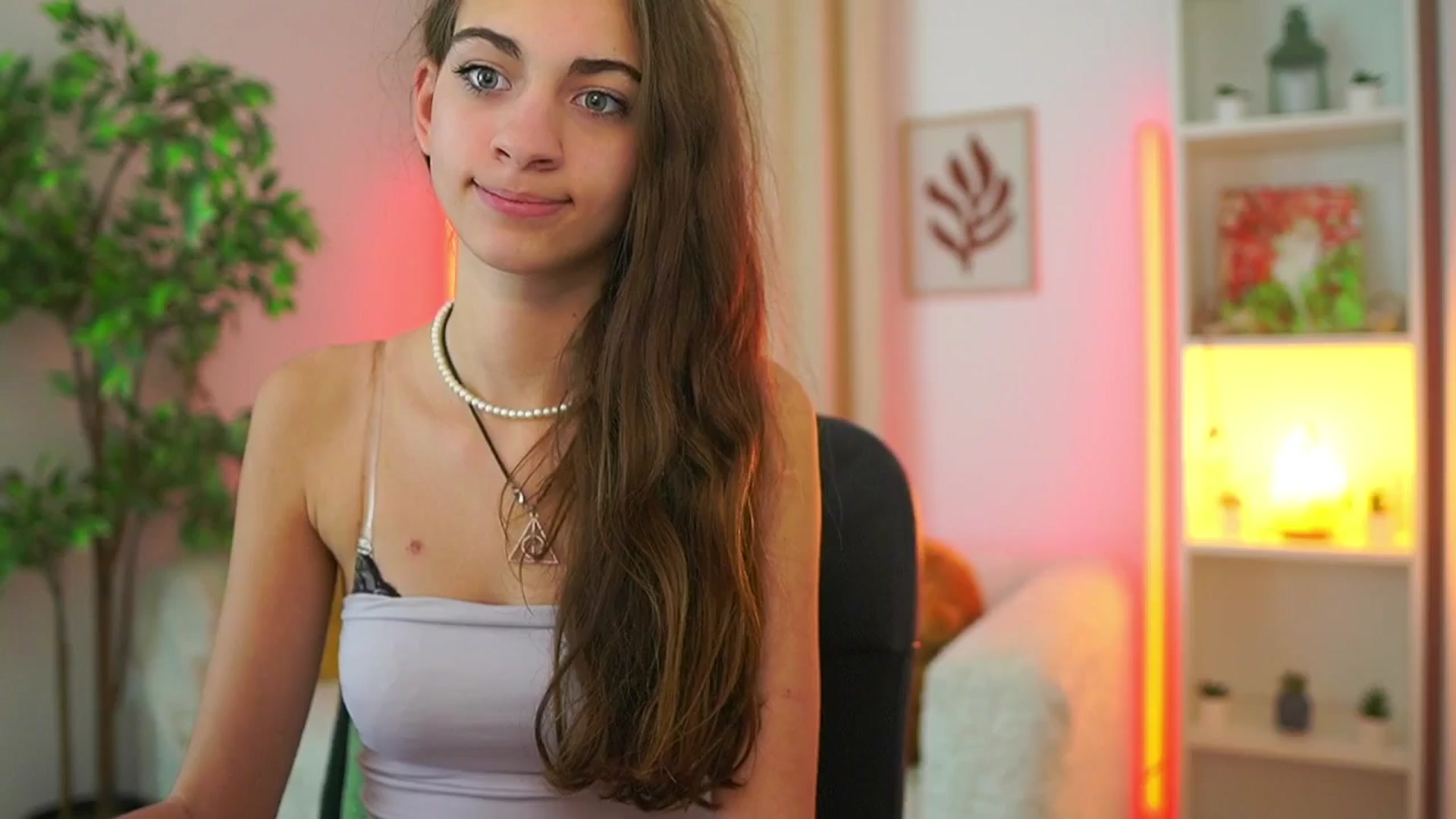 Gallery image thumbnail from Sophie__Grey's myfreecams stream on, 09/21/2025, 21:44 image 11 of 20