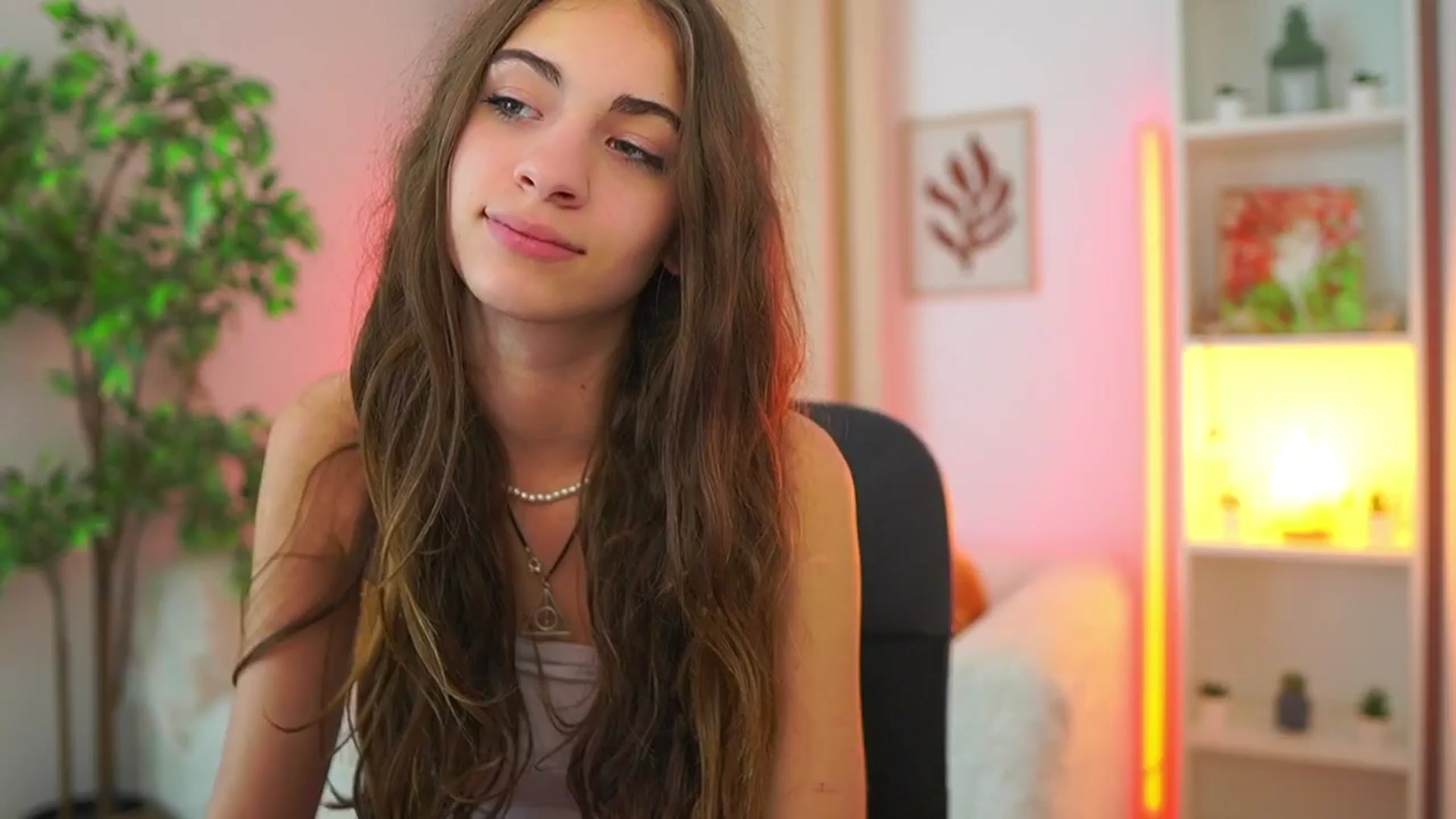 Gallery image thumbnail from Sophie__Grey's myfreecams stream on, 09/21/2025, 21:44 image 5 of 20