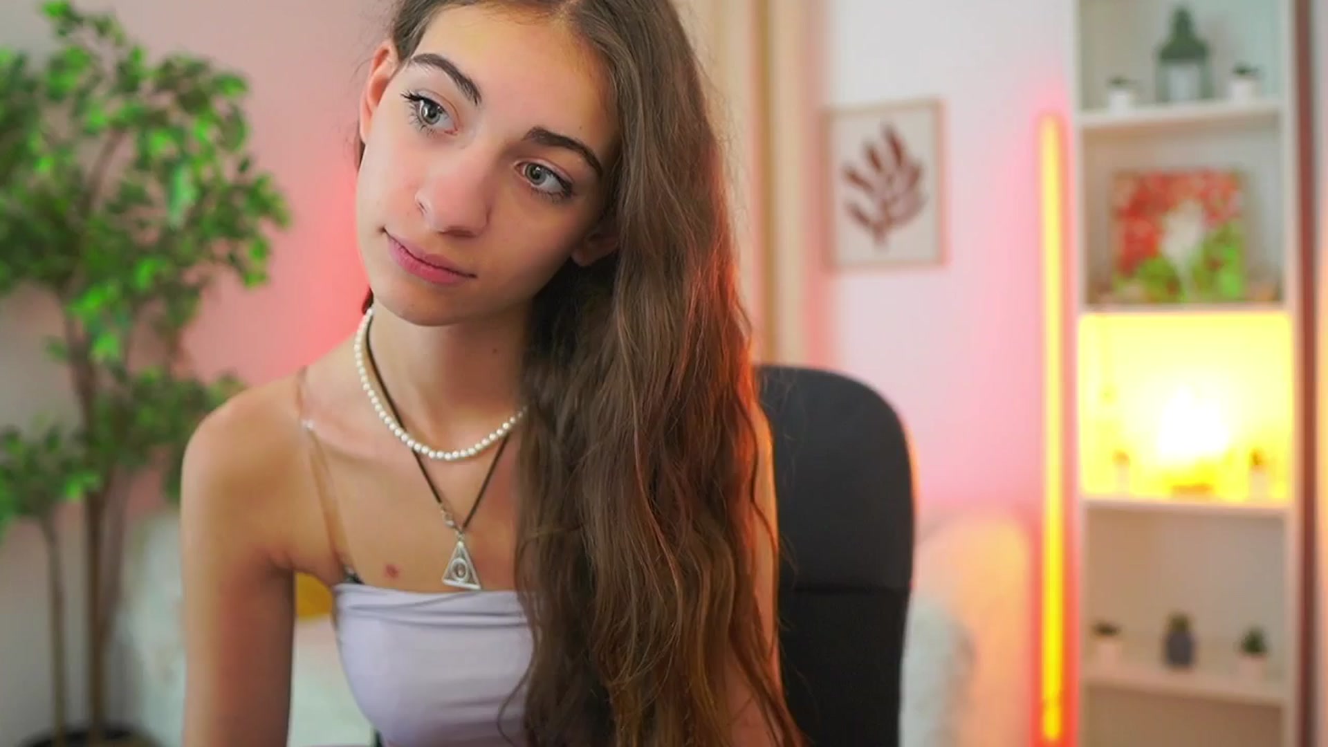 Gallery image thumbnail from Sophie__Grey's myfreecams stream on, 09/21/2025, 21:44 image 8 of 20