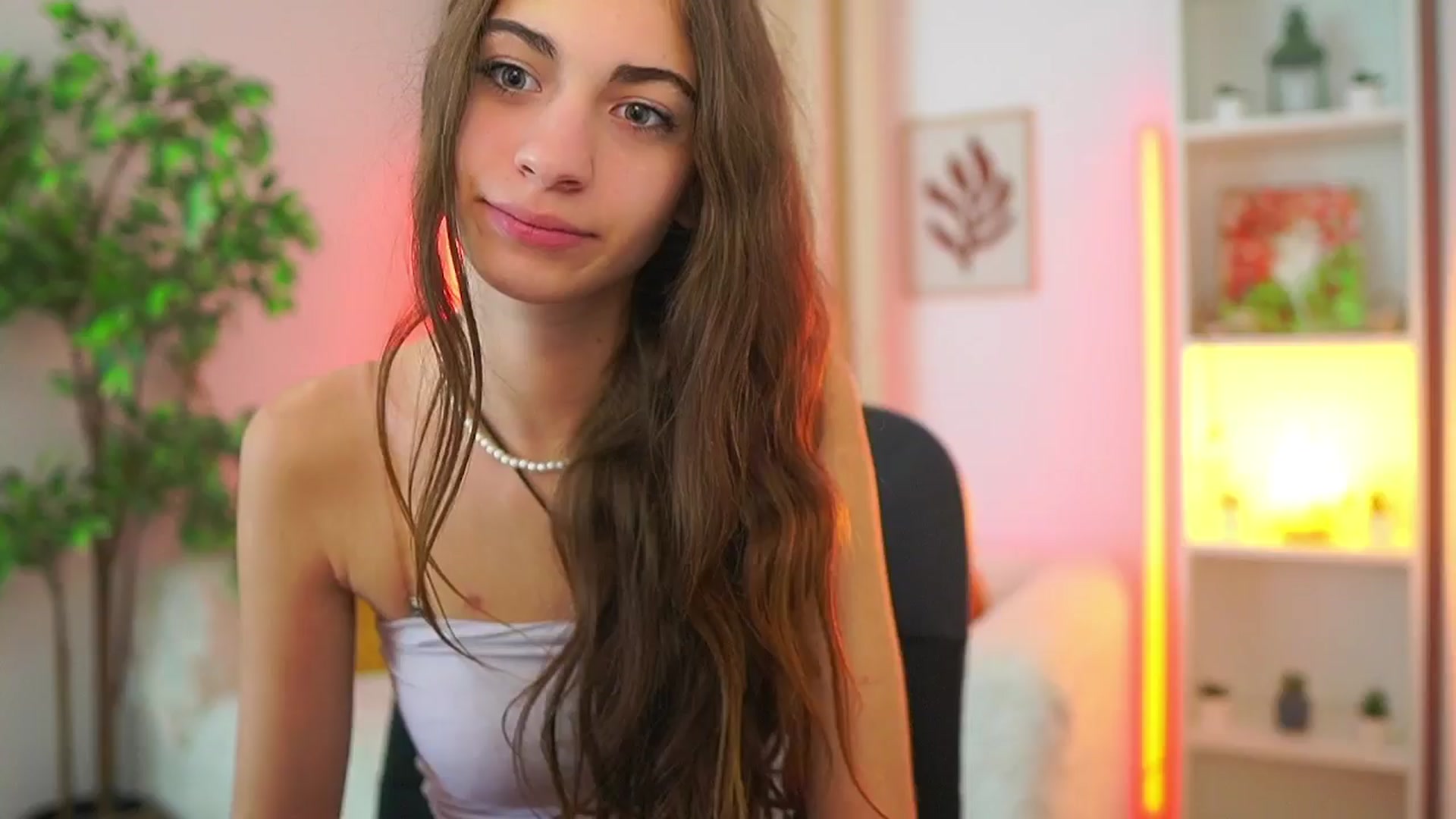 Gallery image thumbnail from Sophie__Grey's myfreecams stream on, 09/21/2025, 21:44 image 6 of 20