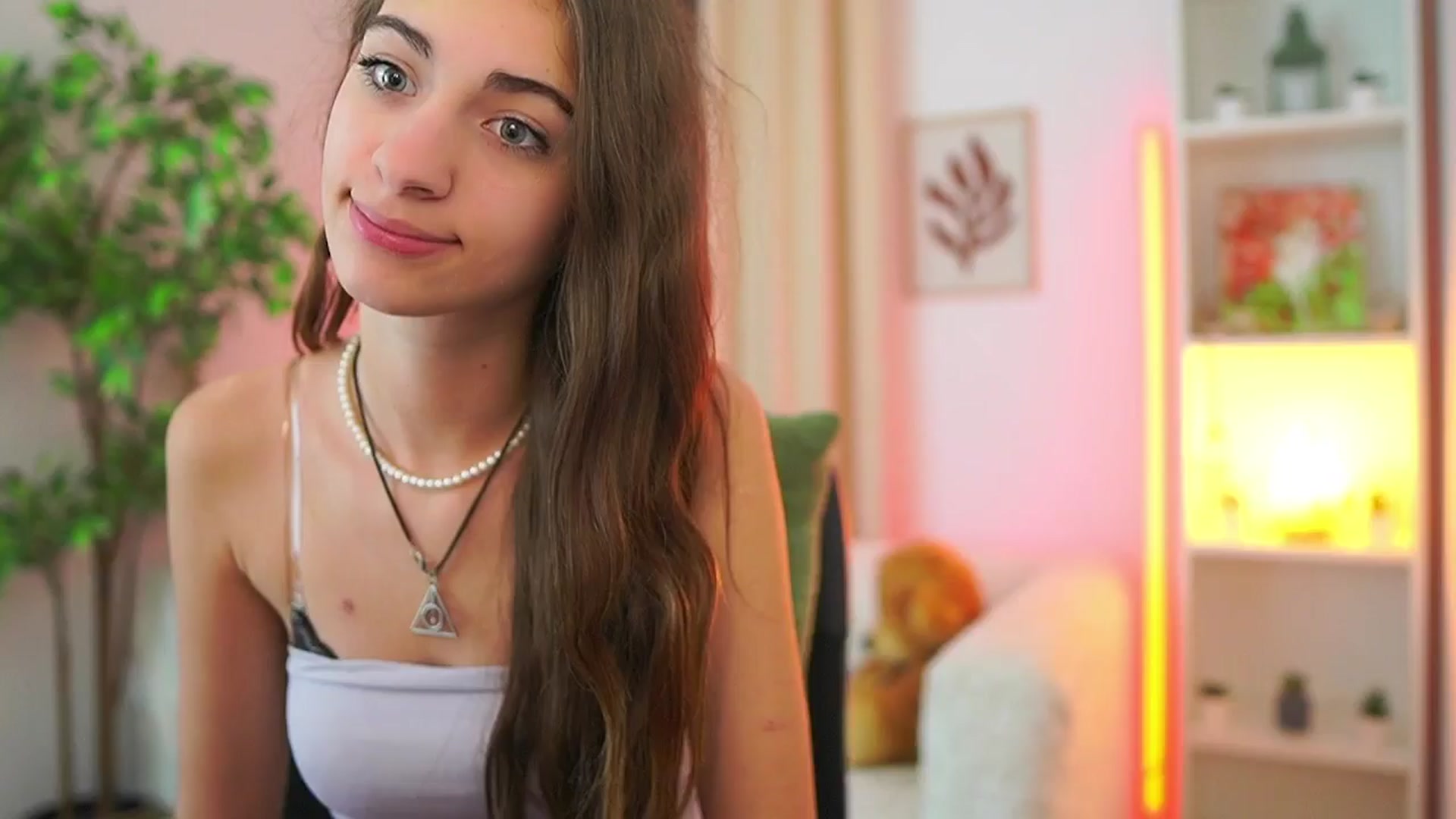 Gallery image thumbnail from Sophie__Grey's myfreecams stream on, 09/21/2025, 21:44 image 16 of 20