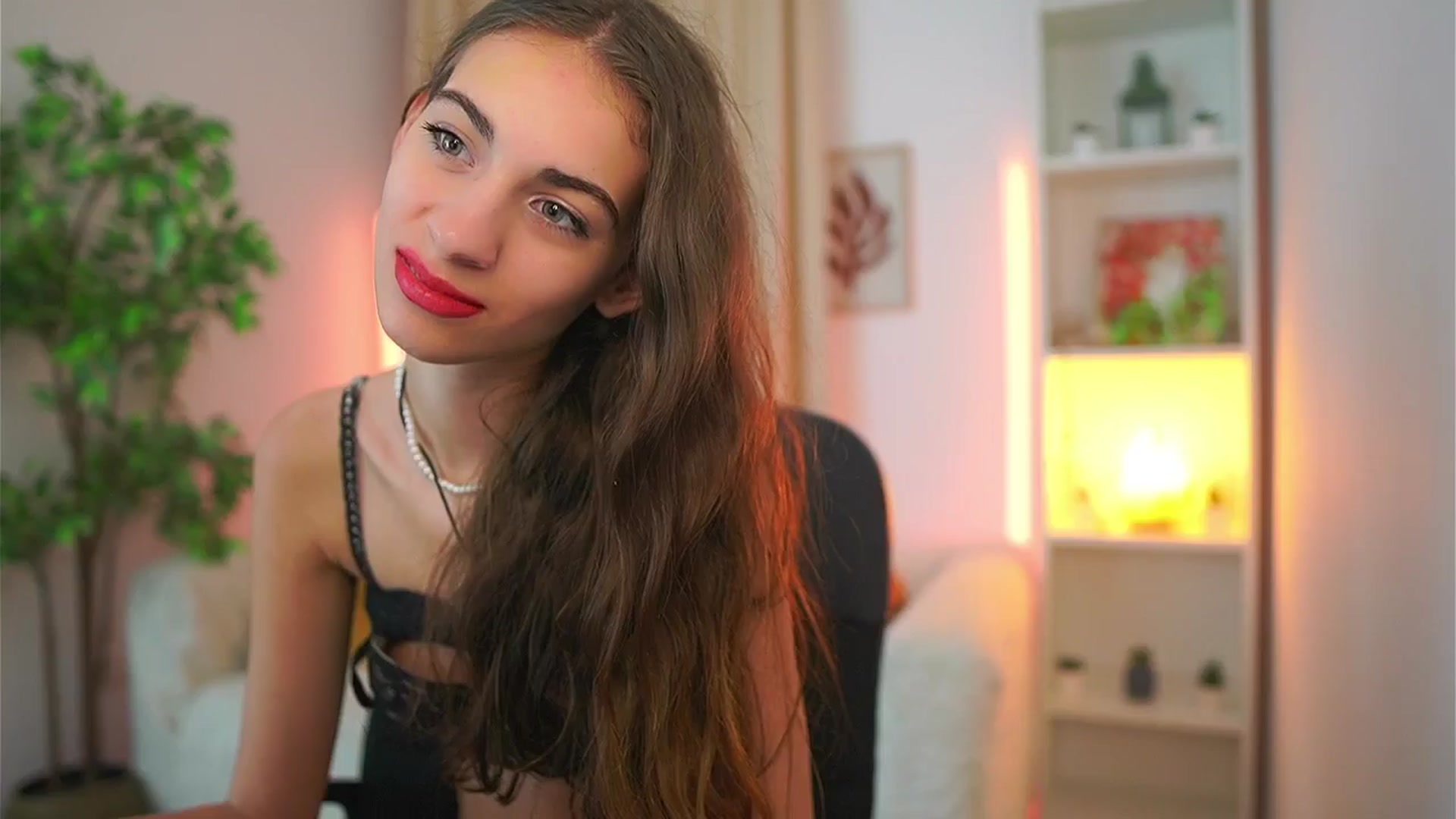 Gallery image thumbnail from Sophie__Grey's myfreecams stream on, 09/24/2025, 18:06 image 17 of 20