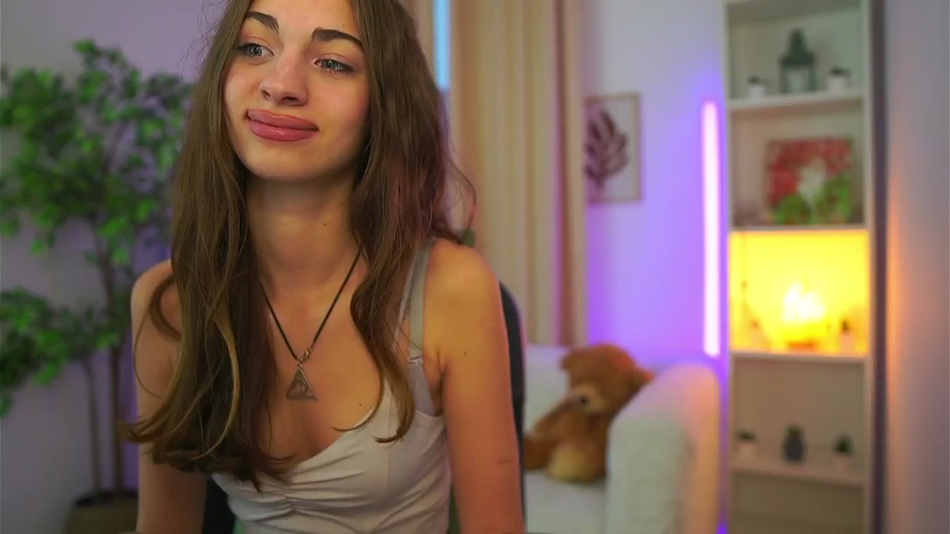 Gallery image thumbnail from Sophie__Grey's myfreecams stream on, 09/26/2025, 15:08 image 14 of 20