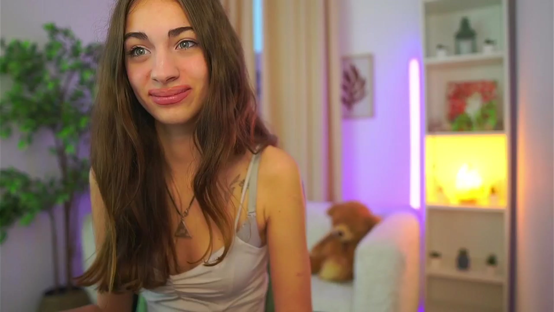 Gallery image thumbnail from Sophie__Grey's myfreecams stream on, 09/26/2025, 15:08 image 17 of 20