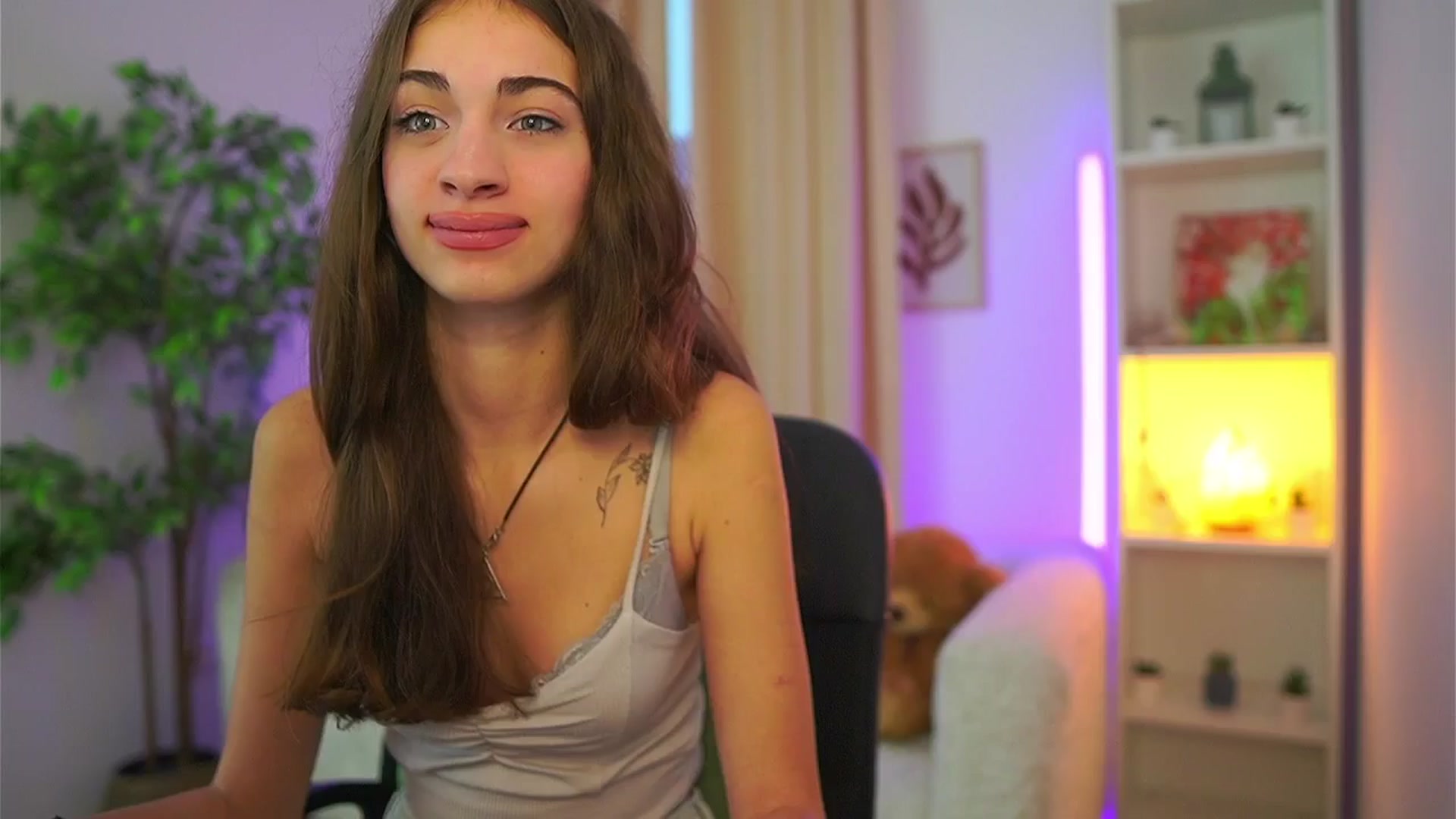 Gallery image thumbnail from Sophie__Grey's myfreecams stream on, 09/26/2025, 15:08 image 4 of 20