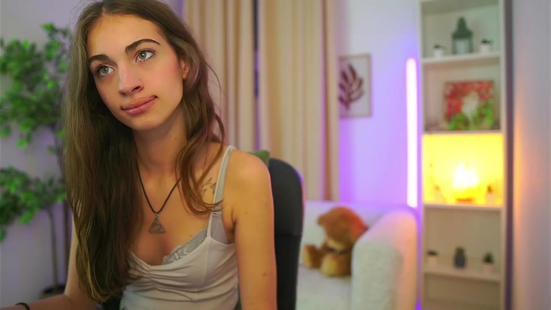 Gallery image thumbnail from Sophie__Grey's myfreecams stream on, 09/26/2025, 17:21 image 10 of 20