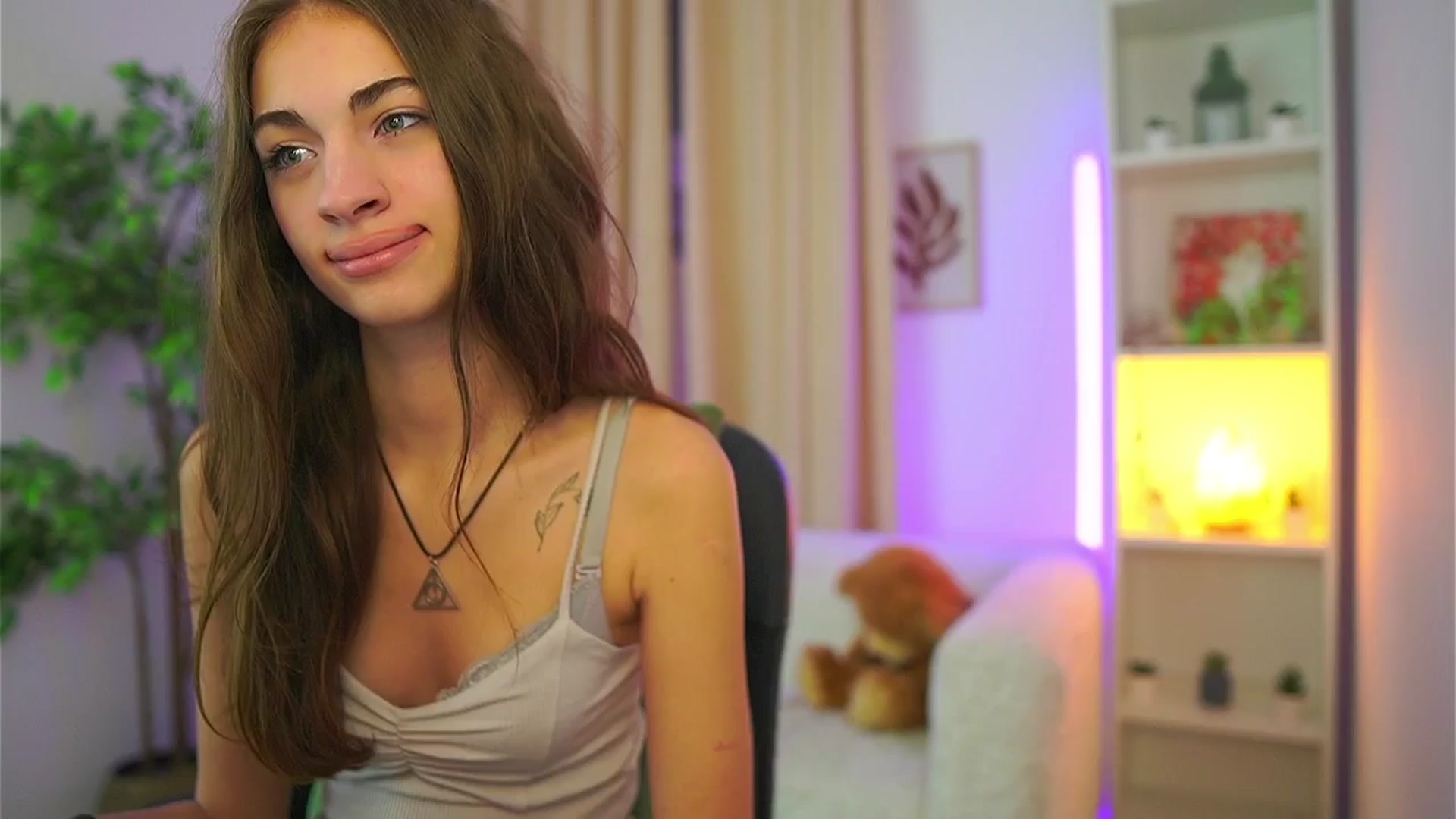 Gallery image thumbnail from Sophie__Grey's myfreecams stream on, 09/26/2025, 17:21 image 2 of 20
