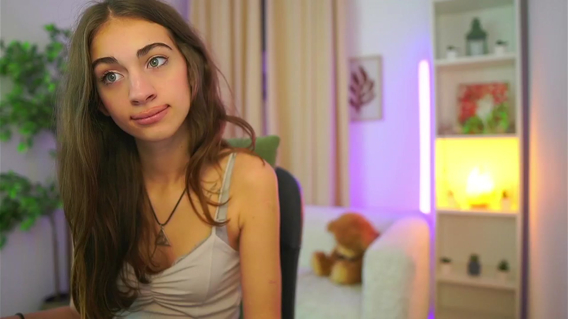 Gallery image thumbnail from Sophie__Grey's myfreecams stream on, 09/26/2025, 17:21 image 13 of 20