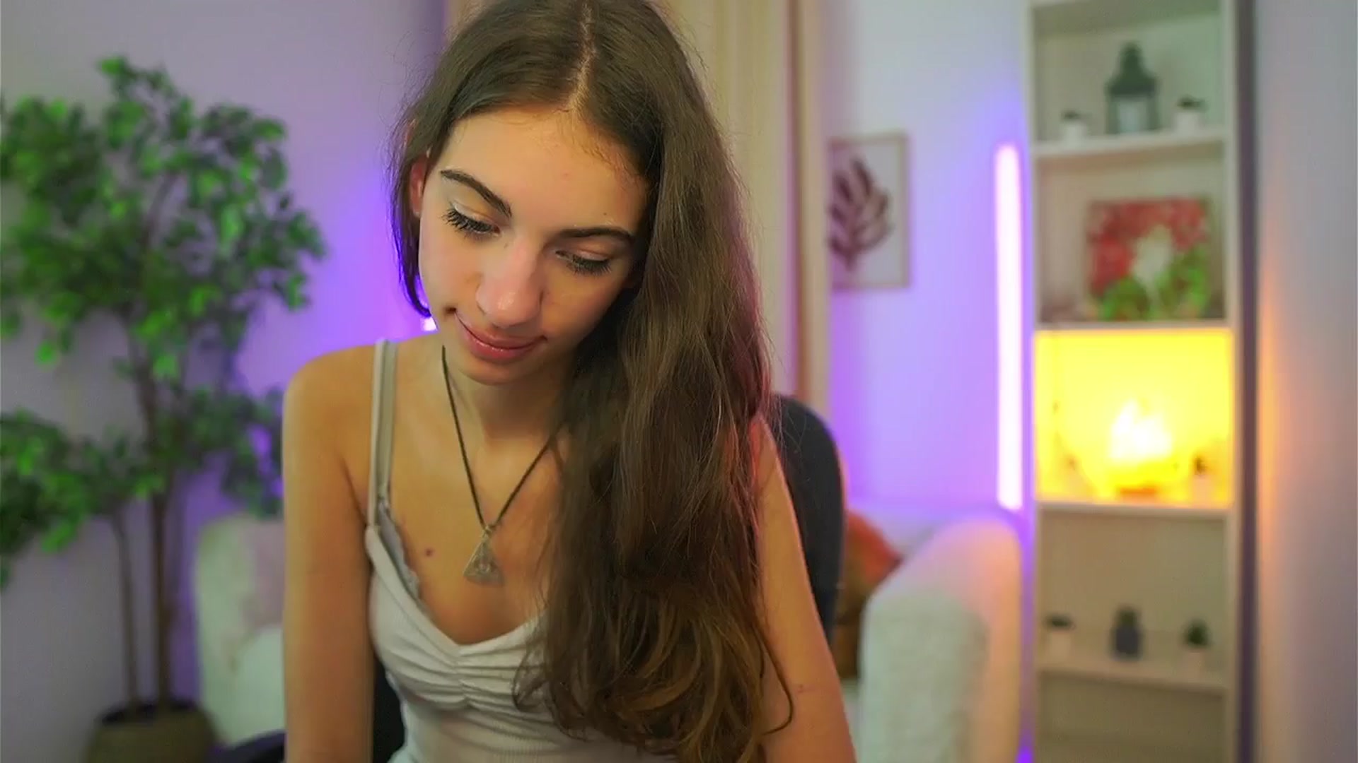 Gallery image thumbnail from Sophie__Grey's myfreecams stream on, 09/26/2025, 21:03 image 8 of 20