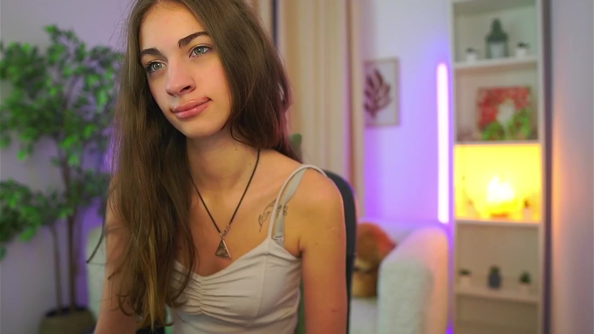 Gallery image thumbnail from Sophie__Grey's myfreecams stream on, 09/26/2025, 21:03 image 5 of 20