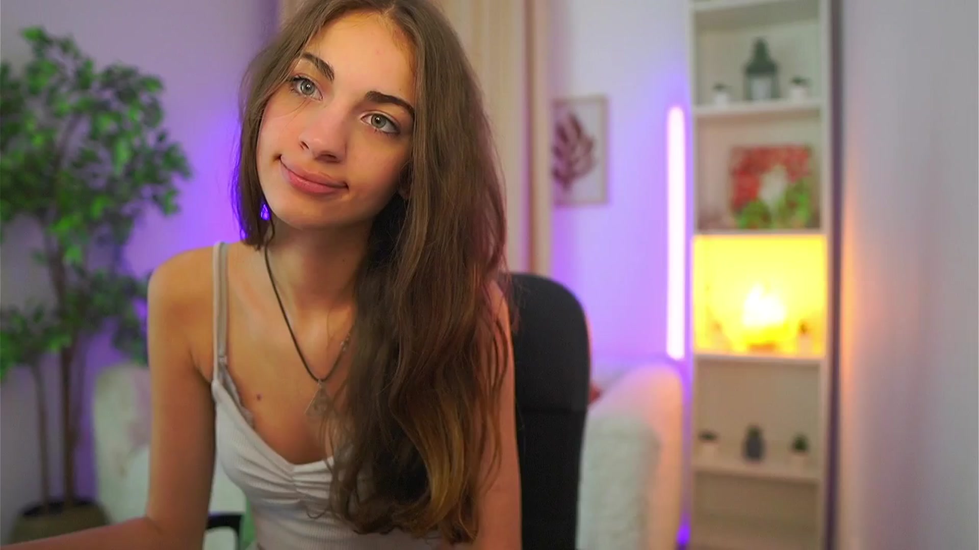 Gallery image thumbnail from Sophie__Grey's myfreecams stream on, 09/26/2025, 21:03 image 19 of 20