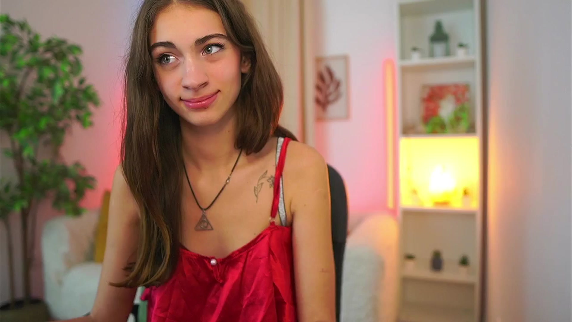 Gallery image thumbnail from Sophie__Grey's myfreecams stream on, 09/27/2025, 15:52 image 14 of 20