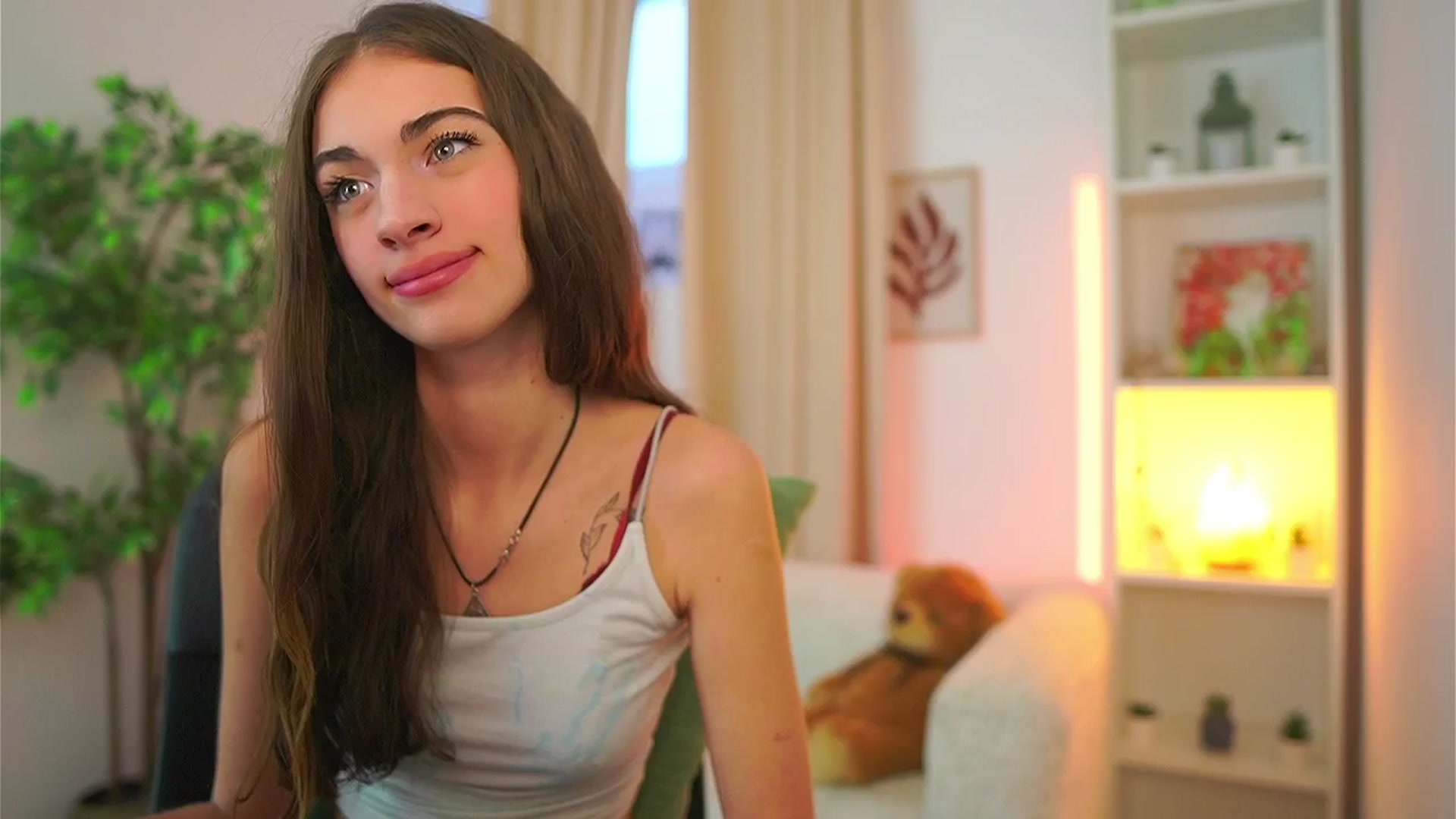 Gallery image thumbnail from Sophie__Grey's myfreecams stream on, 10/02/2025, 15:14 image 6 of 20