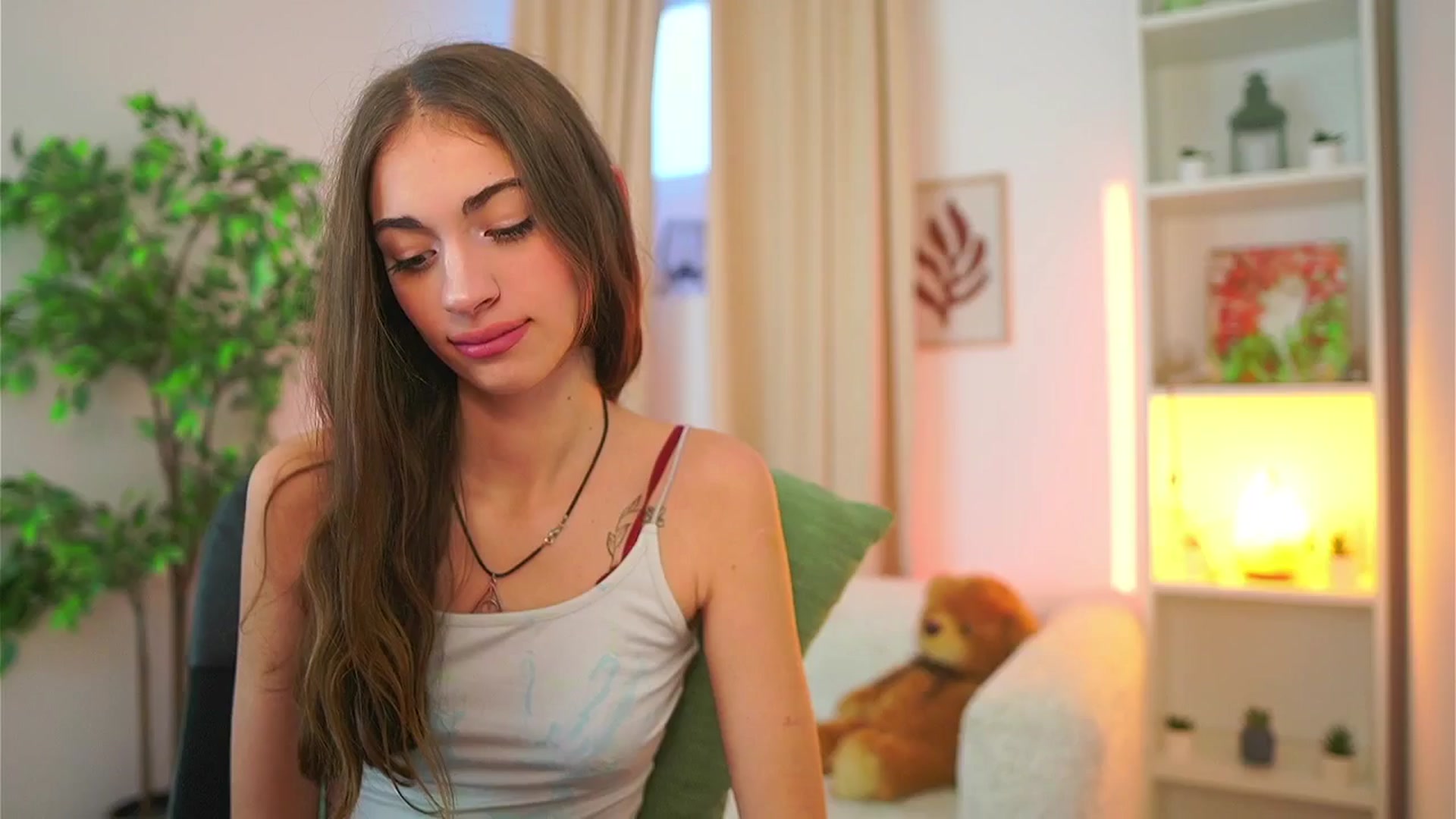 Gallery image thumbnail from Sophie__Grey's myfreecams stream on, 10/02/2025, 15:14 image 3 of 20