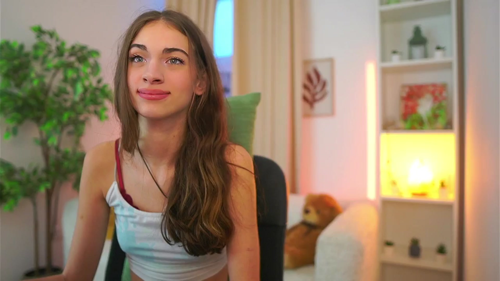 Gallery image thumbnail from Sophie__Grey's myfreecams stream on, 10/02/2025, 15:14 image 16 of 20