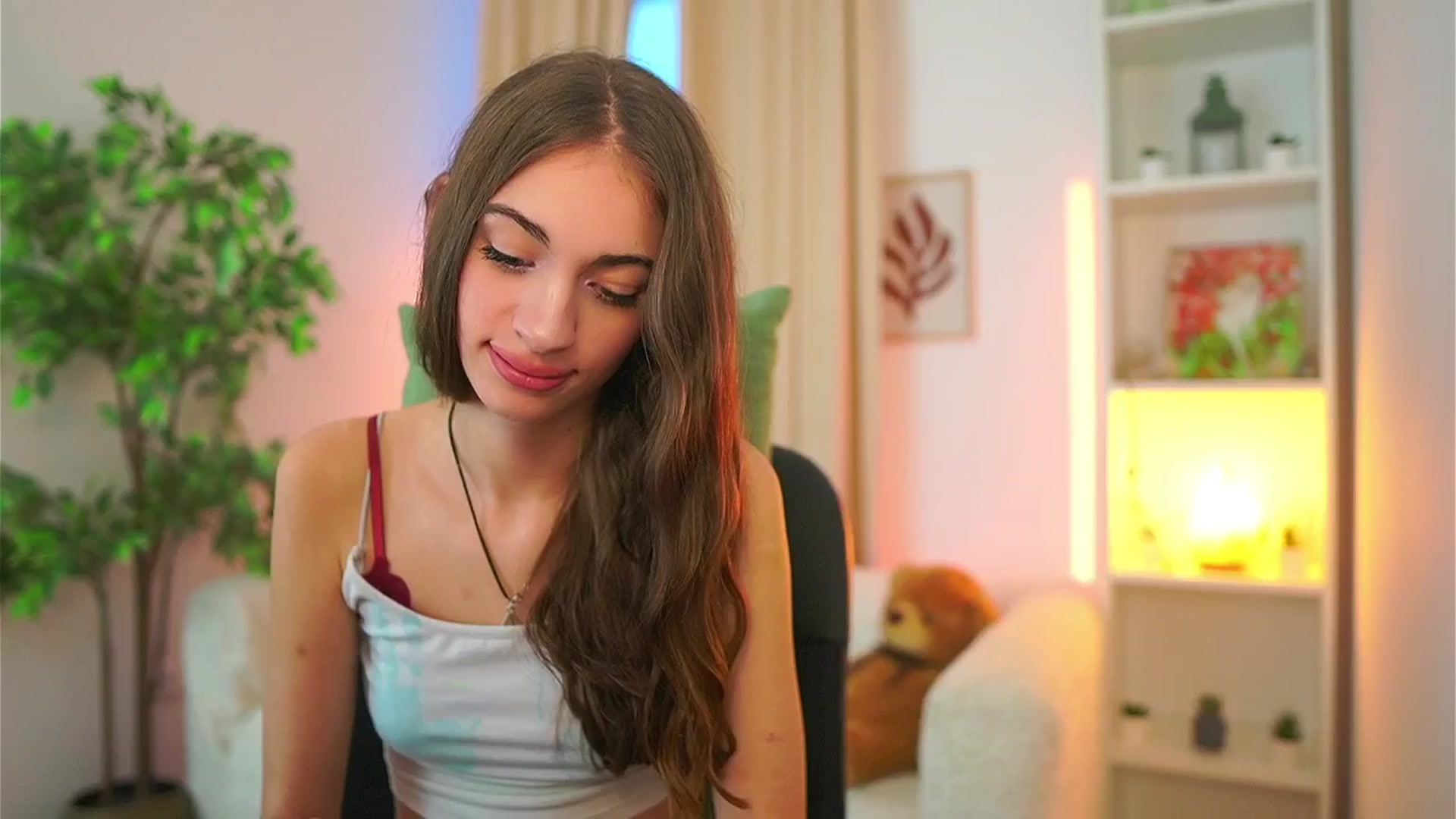 Gallery image thumbnail from Sophie__Grey's myfreecams stream on, 10/02/2025, 15:14 image 13 of 20
