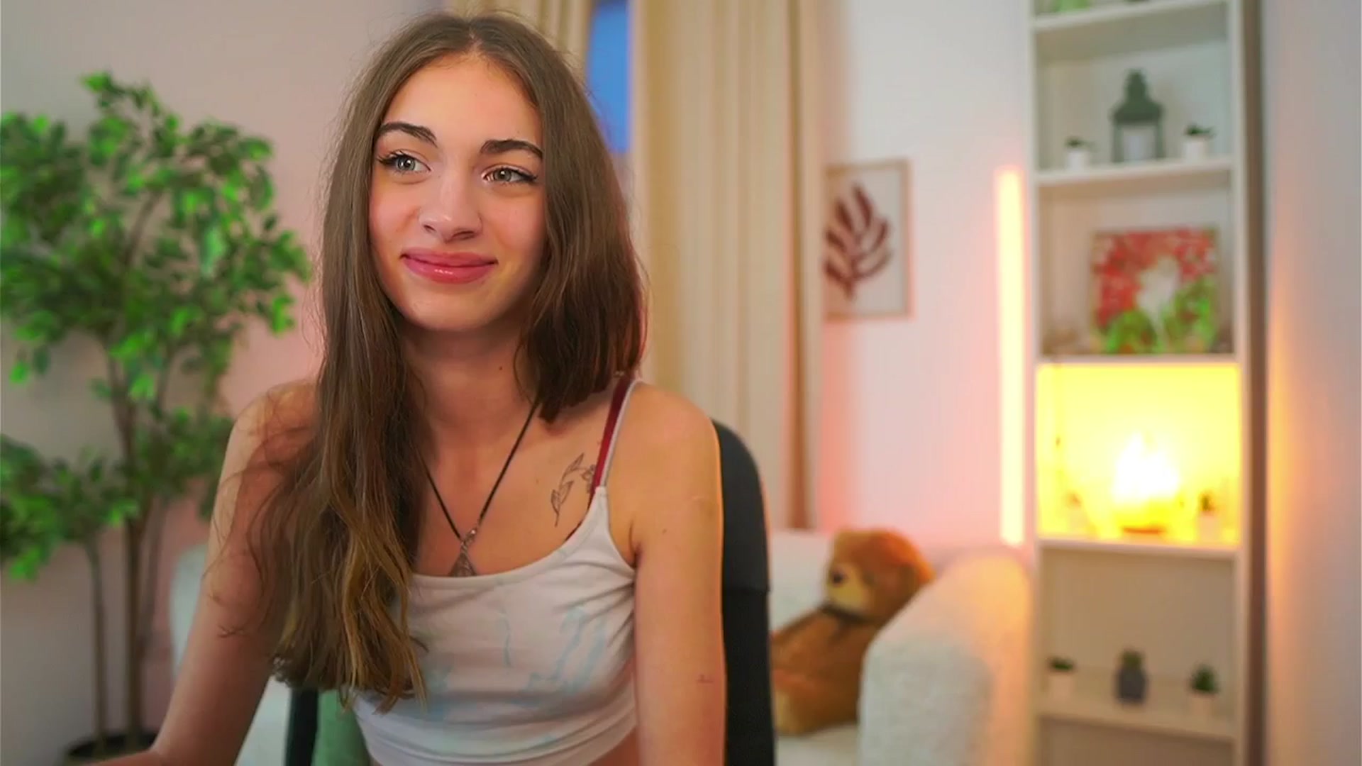 Gallery image thumbnail from Sophie__Grey's myfreecams stream on, 10/02/2025, 18:01 image 7 of 20