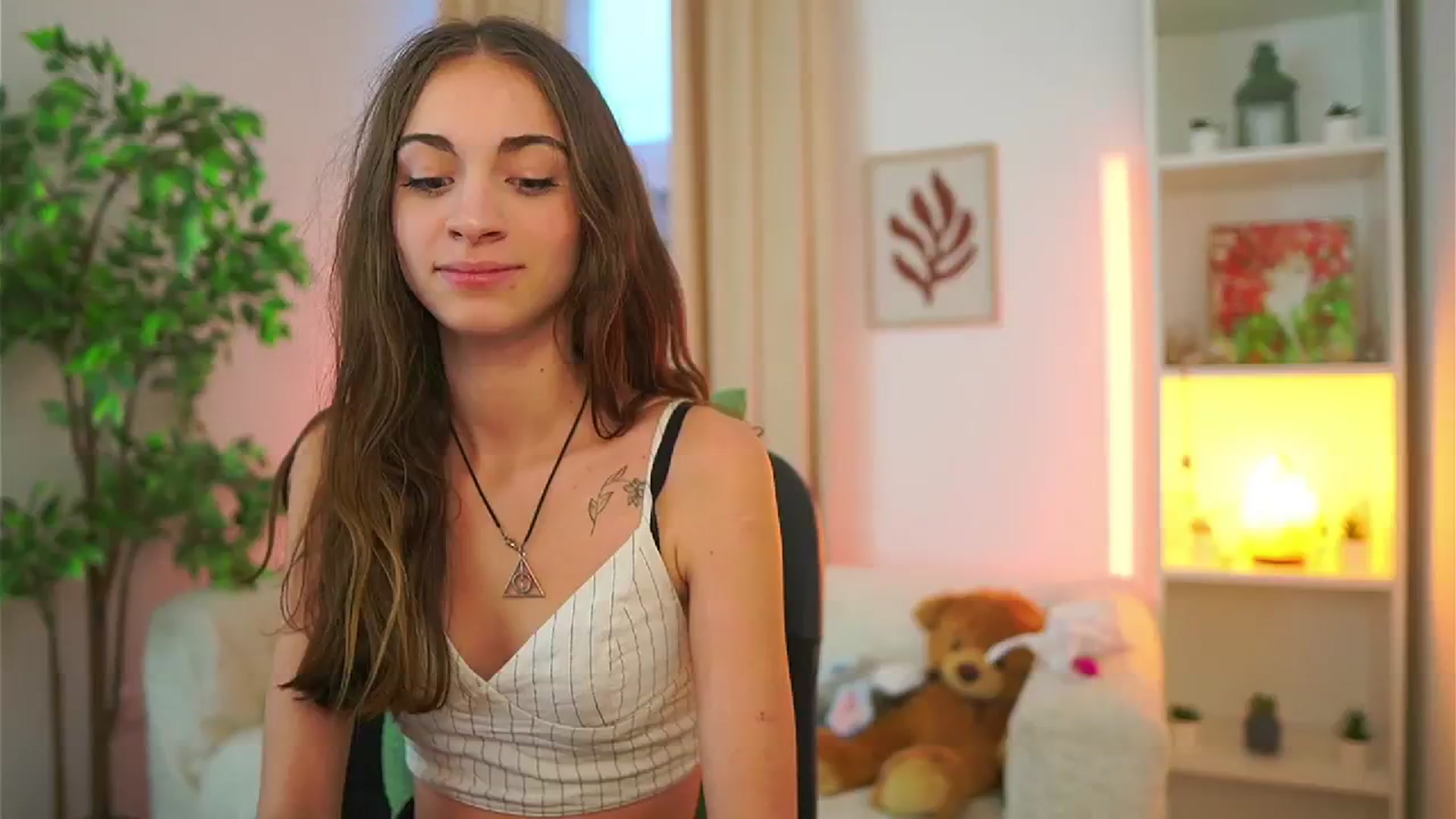 Gallery image thumbnail from Sophie__Grey's myfreecams stream on, 10/04/2025, 14:56 image 7 of 20