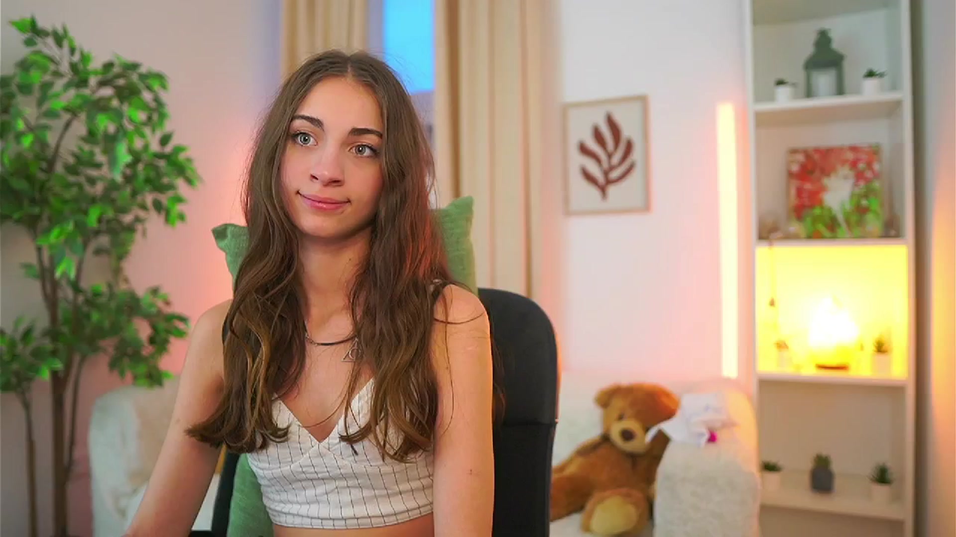 Gallery image thumbnail from Sophie__Grey's myfreecams stream on, 10/04/2025, 16:01 image 18 of 20
