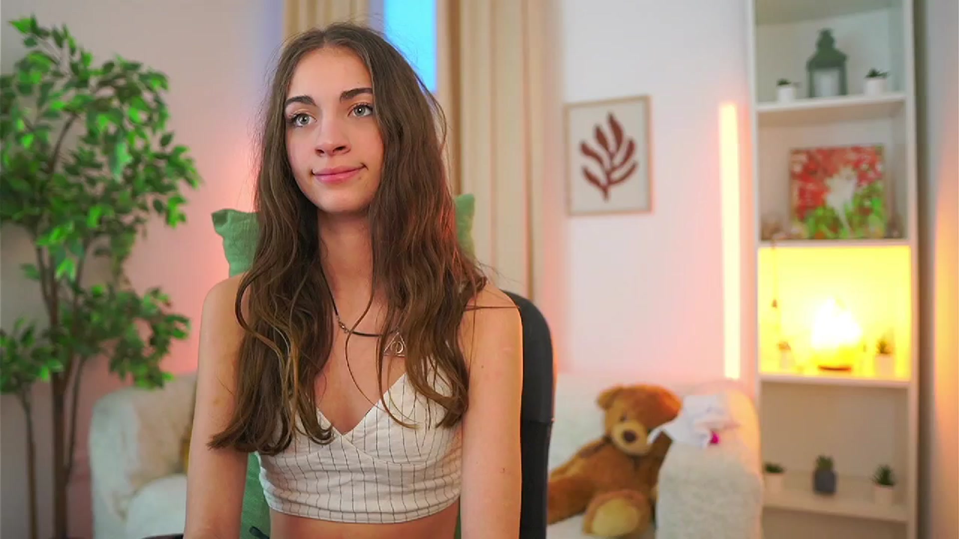 Gallery image thumbnail from Sophie__Grey's myfreecams stream on, 10/04/2025, 16:01 image 12 of 20