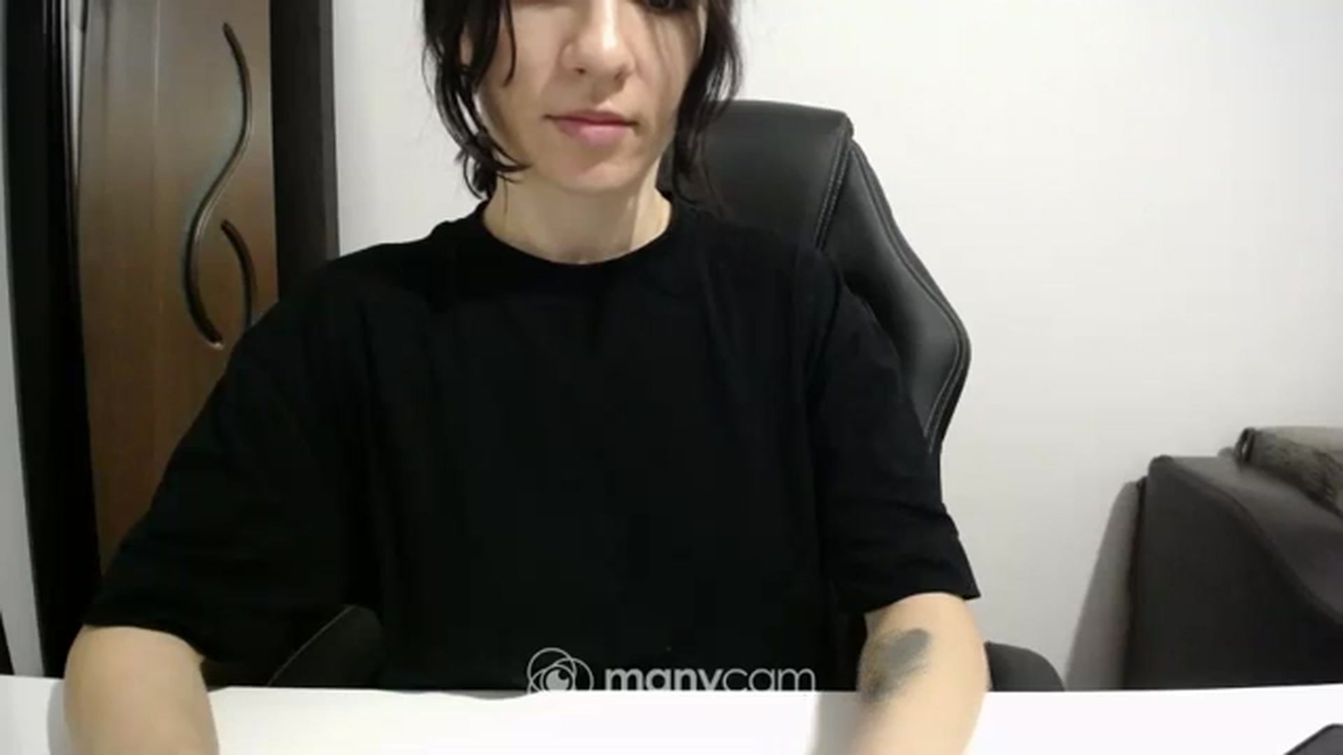 Gallery image thumbnail from Sophie__Oz's myfreecams stream on, 03/28/2024, 15:45 image 18 of 20