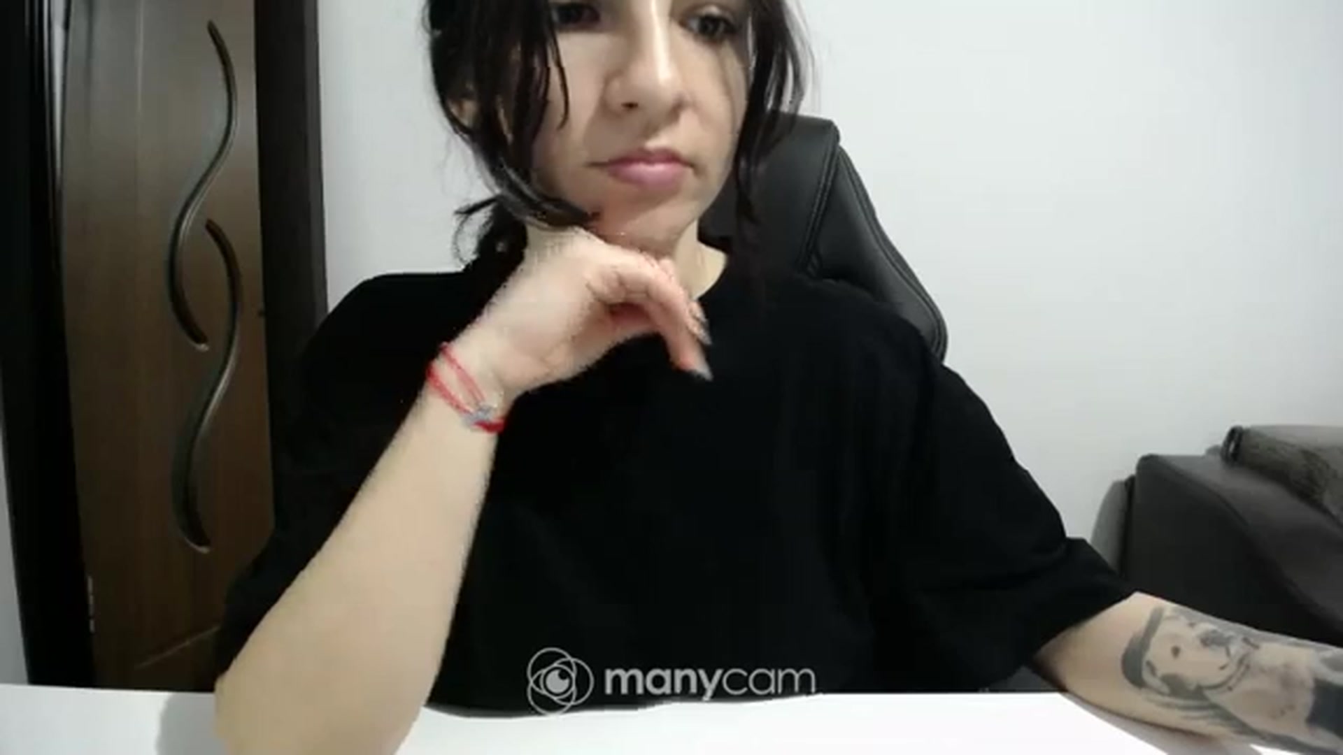 Gallery image thumbnail from Sophie__Oz's myfreecams stream on, 03/28/2024, 15:45 image 9 of 20