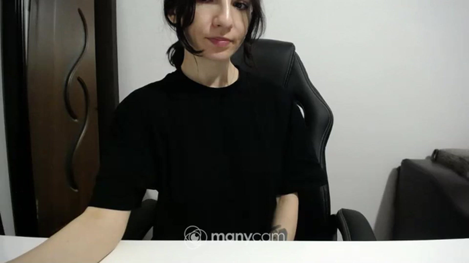 Gallery image thumbnail from Sophie__Oz's myfreecams stream on, 03/28/2024, 15:45 image 15 of 20