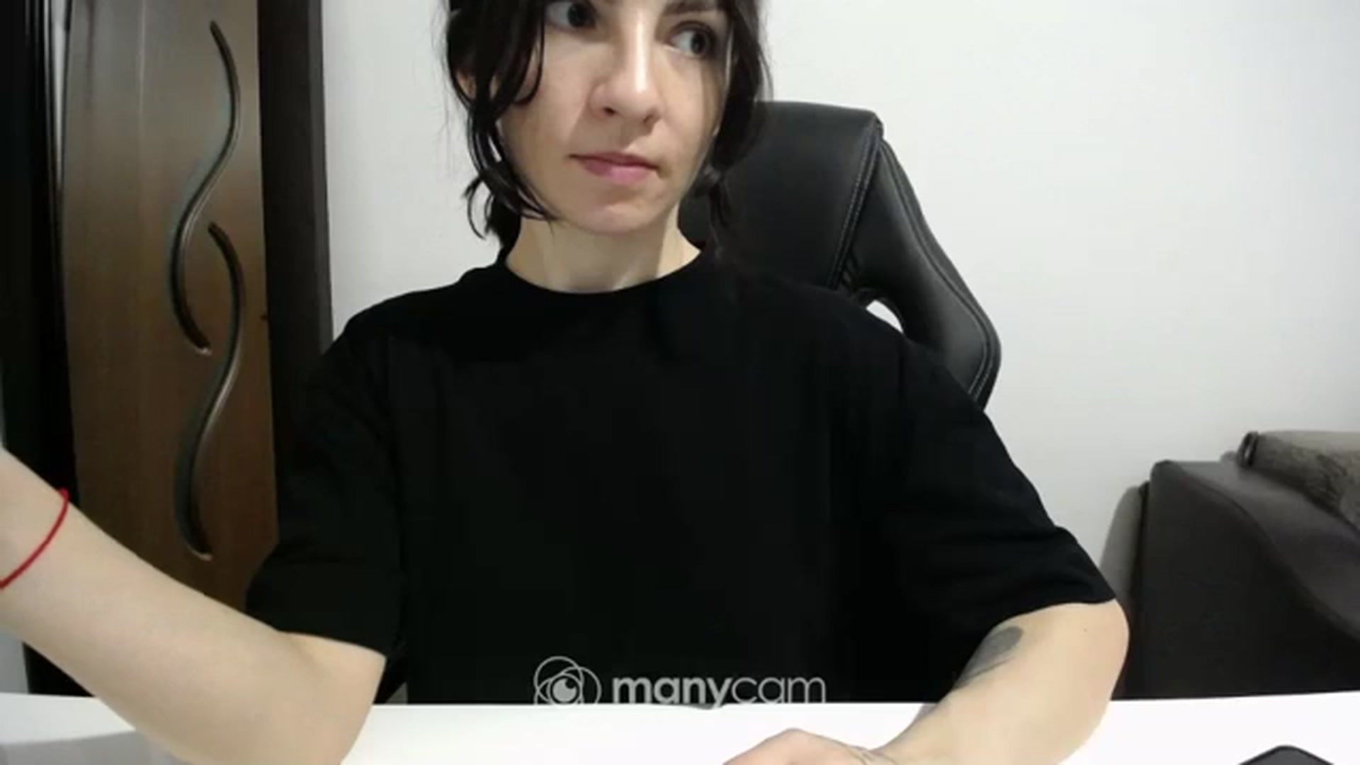 Gallery image thumbnail from Sophie__Oz's myfreecams stream on, 03/28/2024, 15:45 image 6 of 20