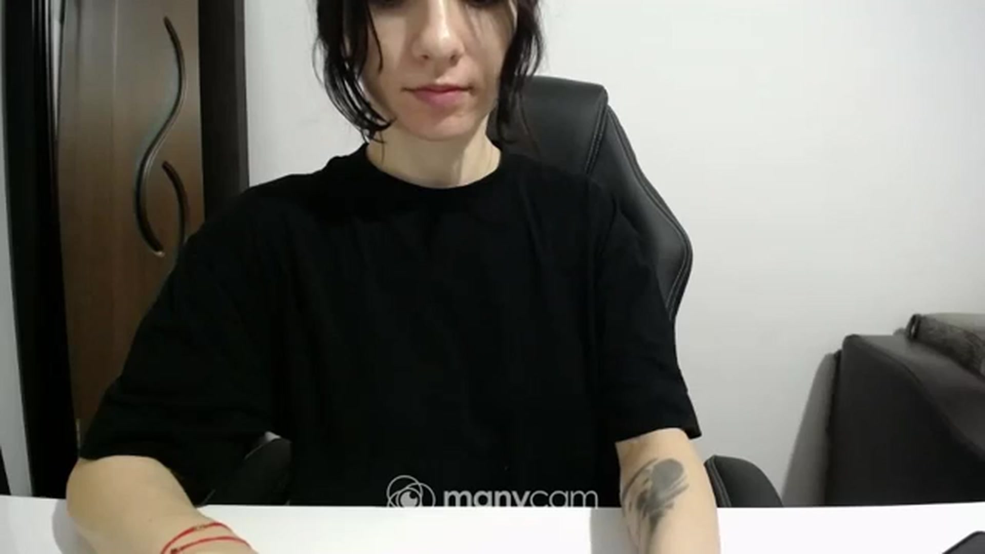 Gallery image thumbnail from Sophie__Oz's myfreecams stream on, 03/28/2024, 15:45 image 19 of 20