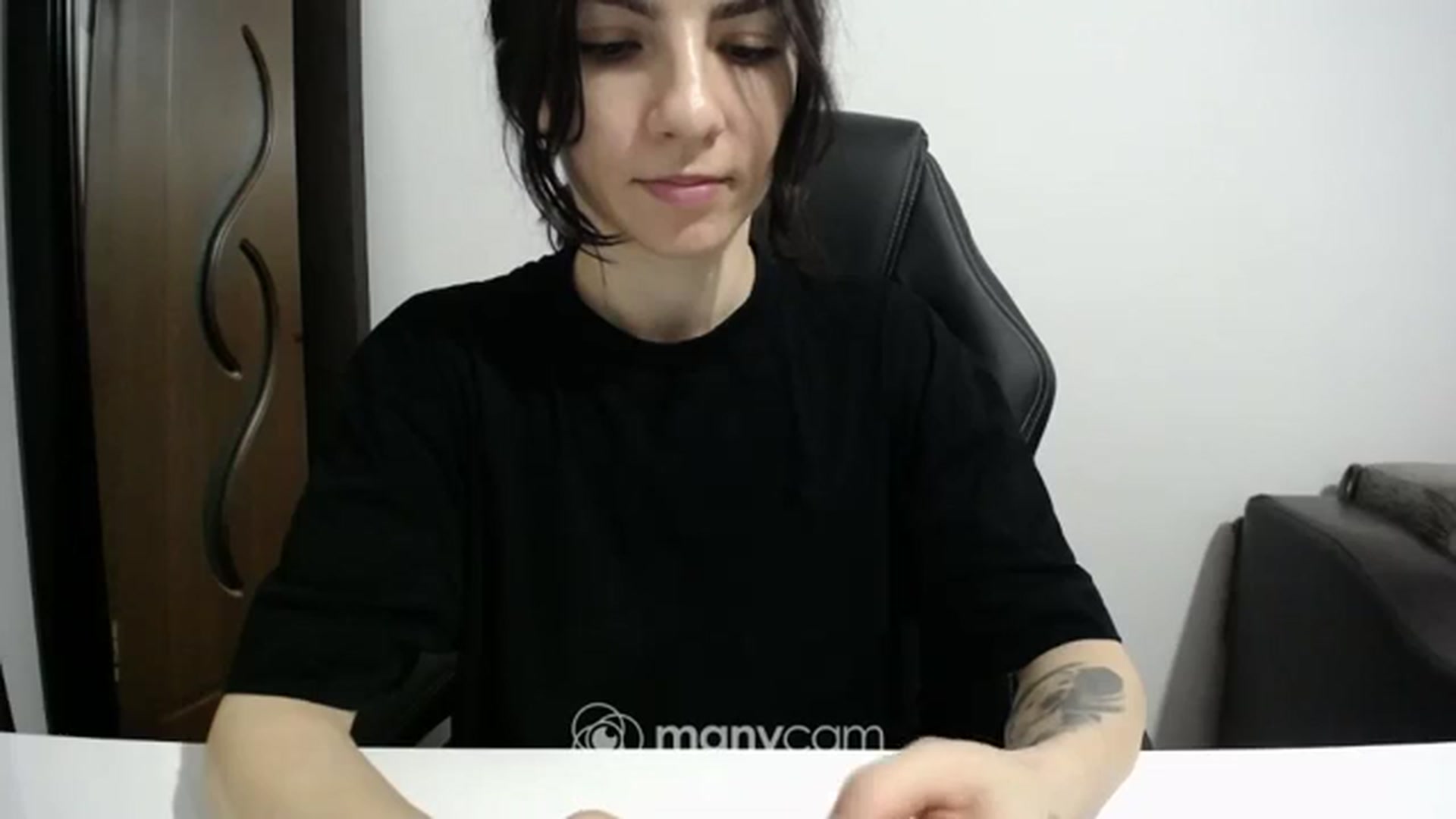 Gallery image thumbnail from Sophie__Oz's myfreecams stream on, 03/28/2024, 15:45 image 17 of 20