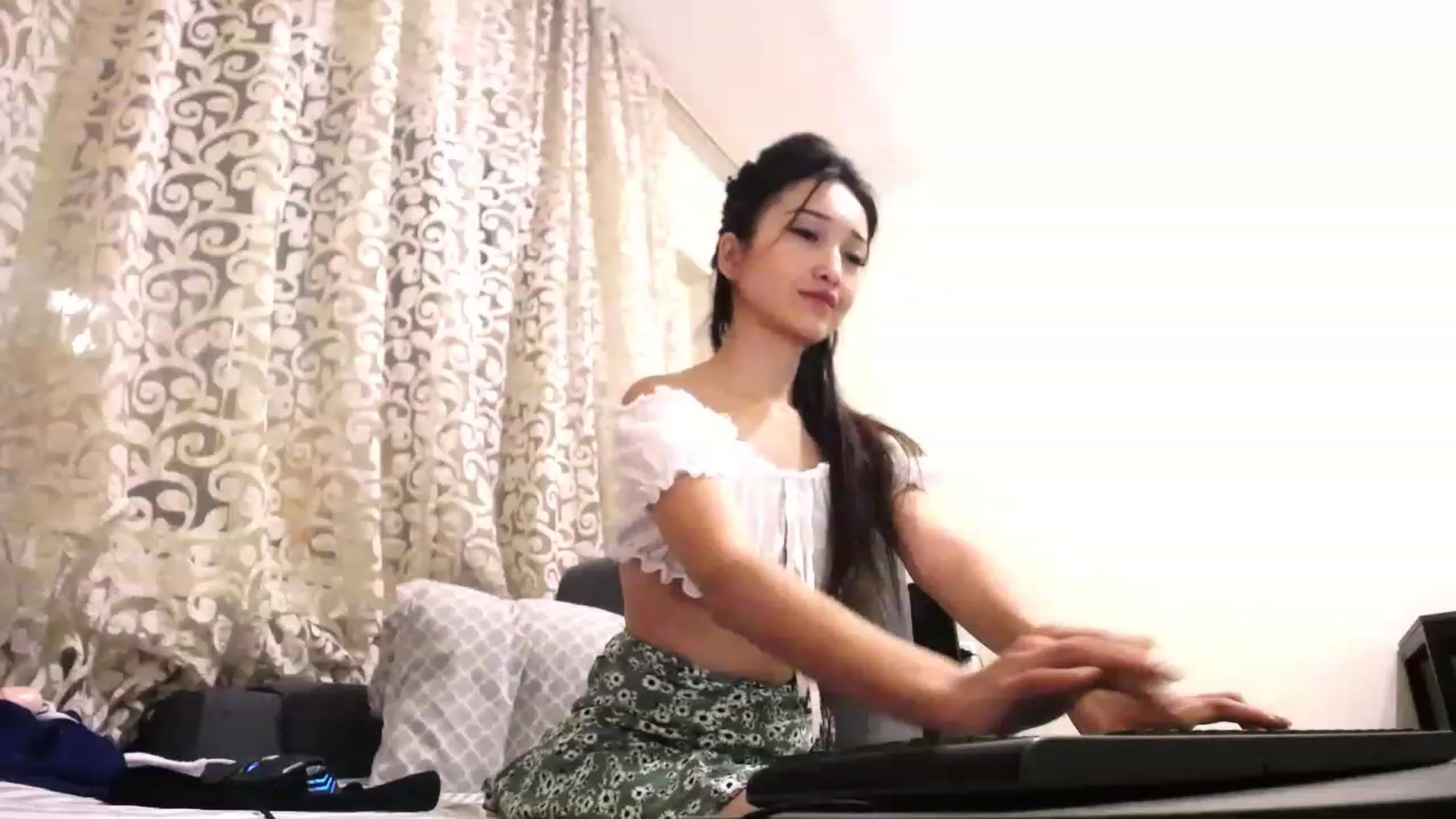 Gallery image thumbnail from Sophie_lee's myfreecams stream on, 11/14/2022, 11:14 image 18 of 20