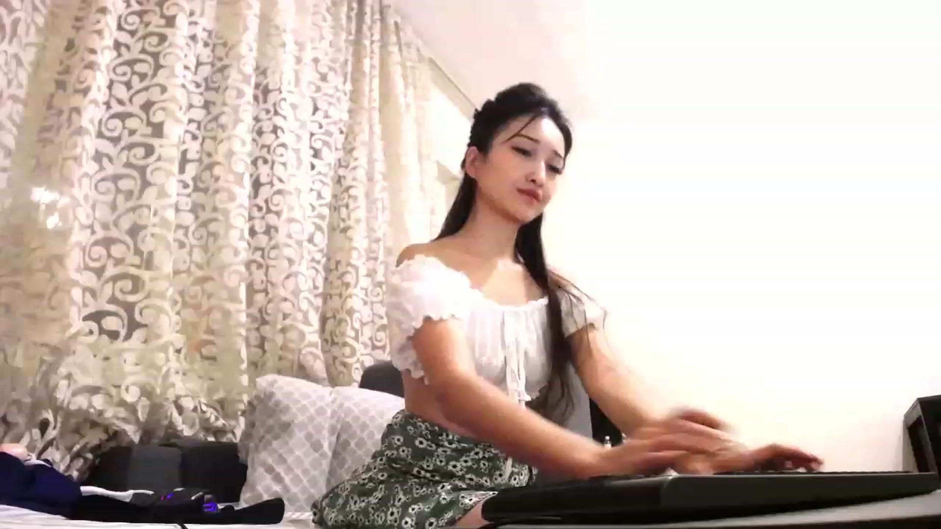 Gallery image thumbnail from Sophie_lee's myfreecams stream on, 11/14/2022, 11:14 image 17 of 20