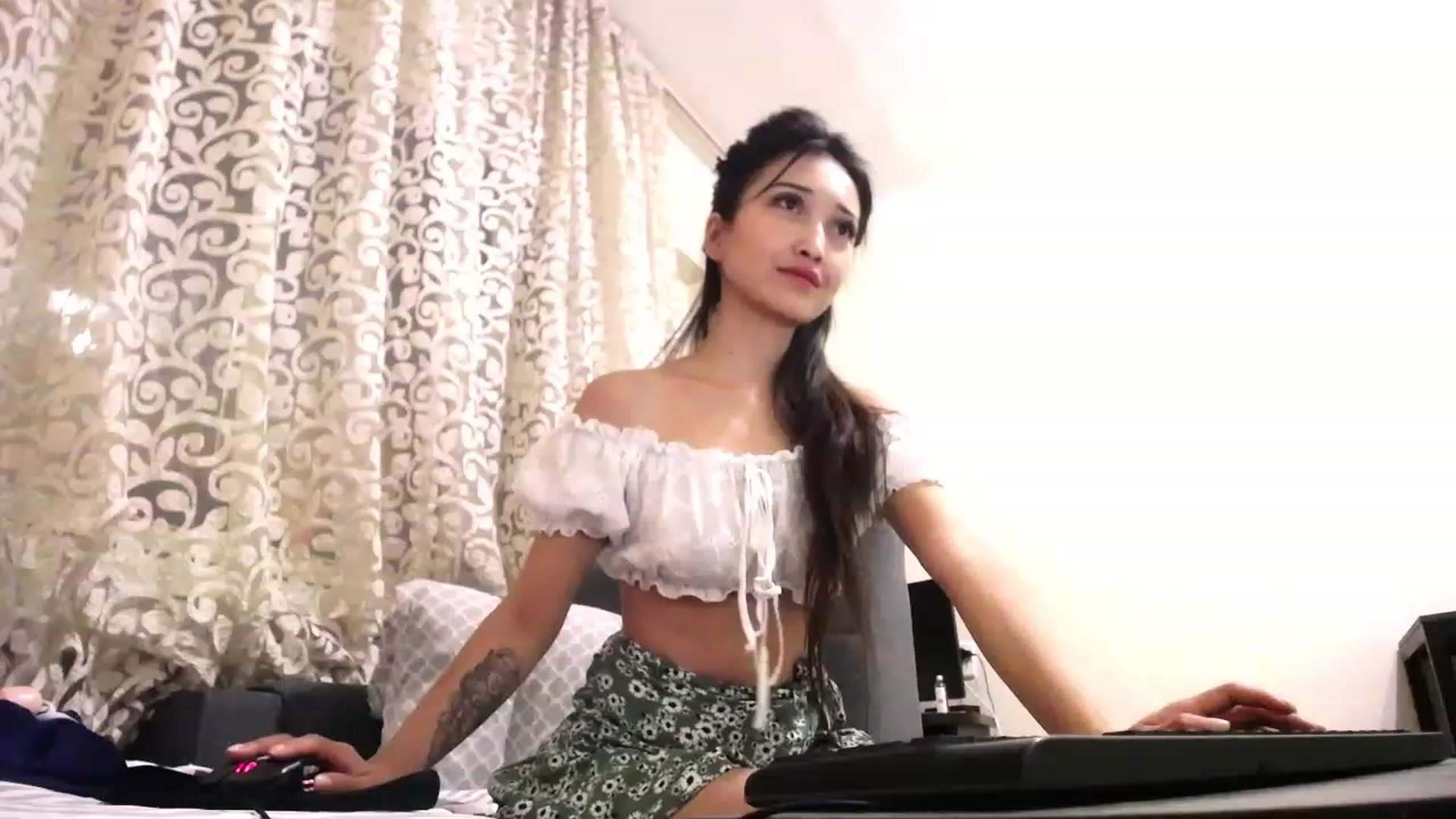 Gallery image thumbnail from Sophie_lee's myfreecams stream on, 11/14/2022, 11:14 image 14 of 20