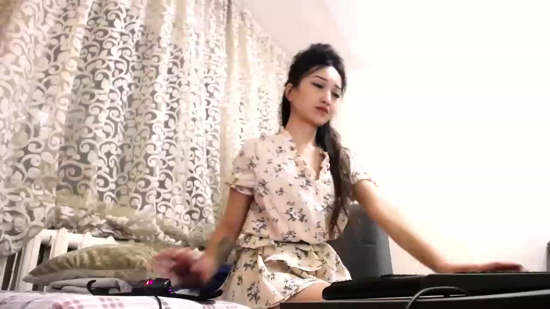 Gallery image thumbnail from Sophie_lee's myfreecams stream on, 12/16/2022, 20:29 image 7 of 20