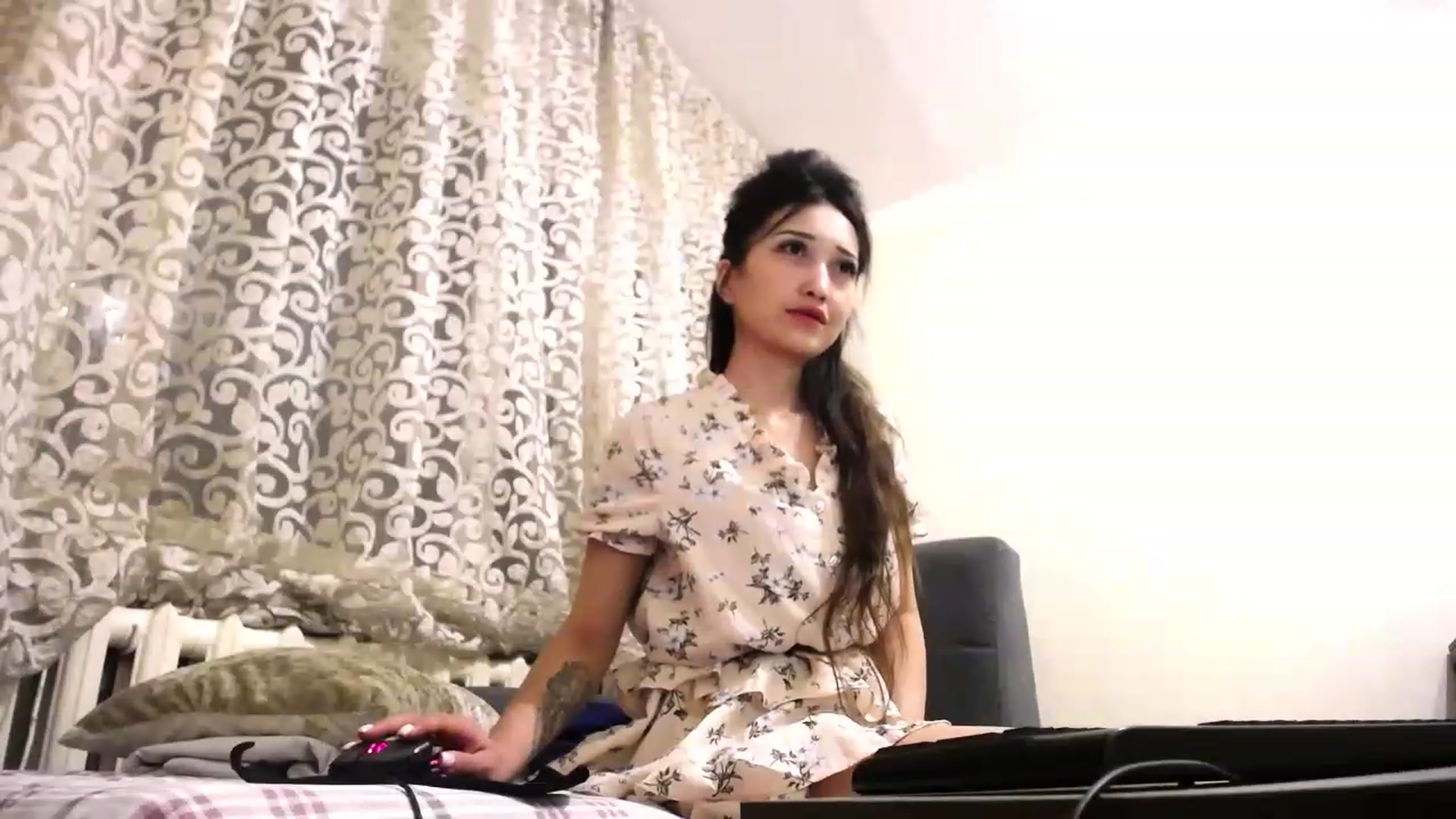 Gallery image thumbnail from Sophie_lee's myfreecams stream on, 12/16/2022, 20:29 image 9 of 20