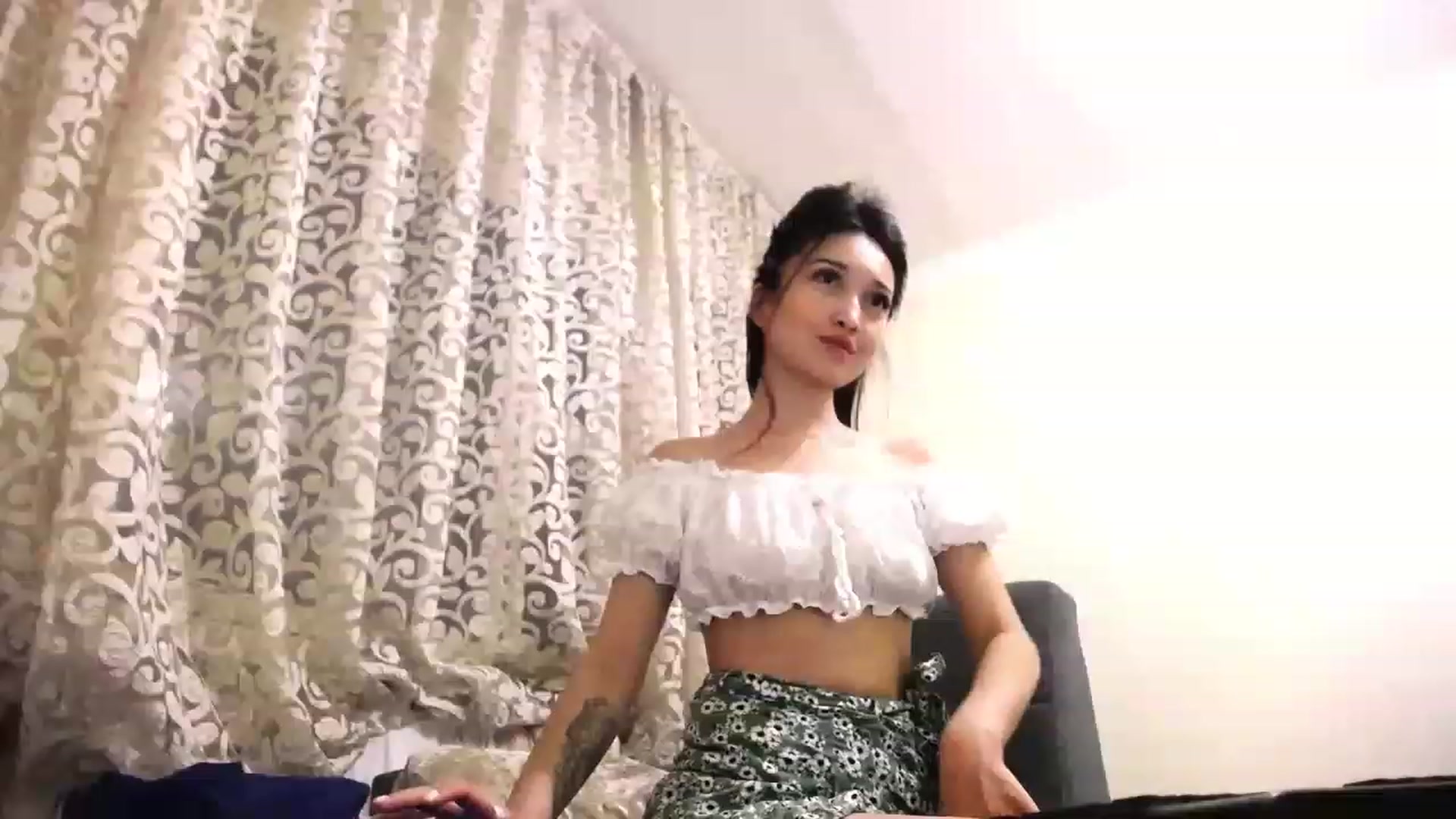 Gallery image thumbnail from Sophie_lee's myfreecams stream on, 12/21/2022, 19:21 image 20 of 20