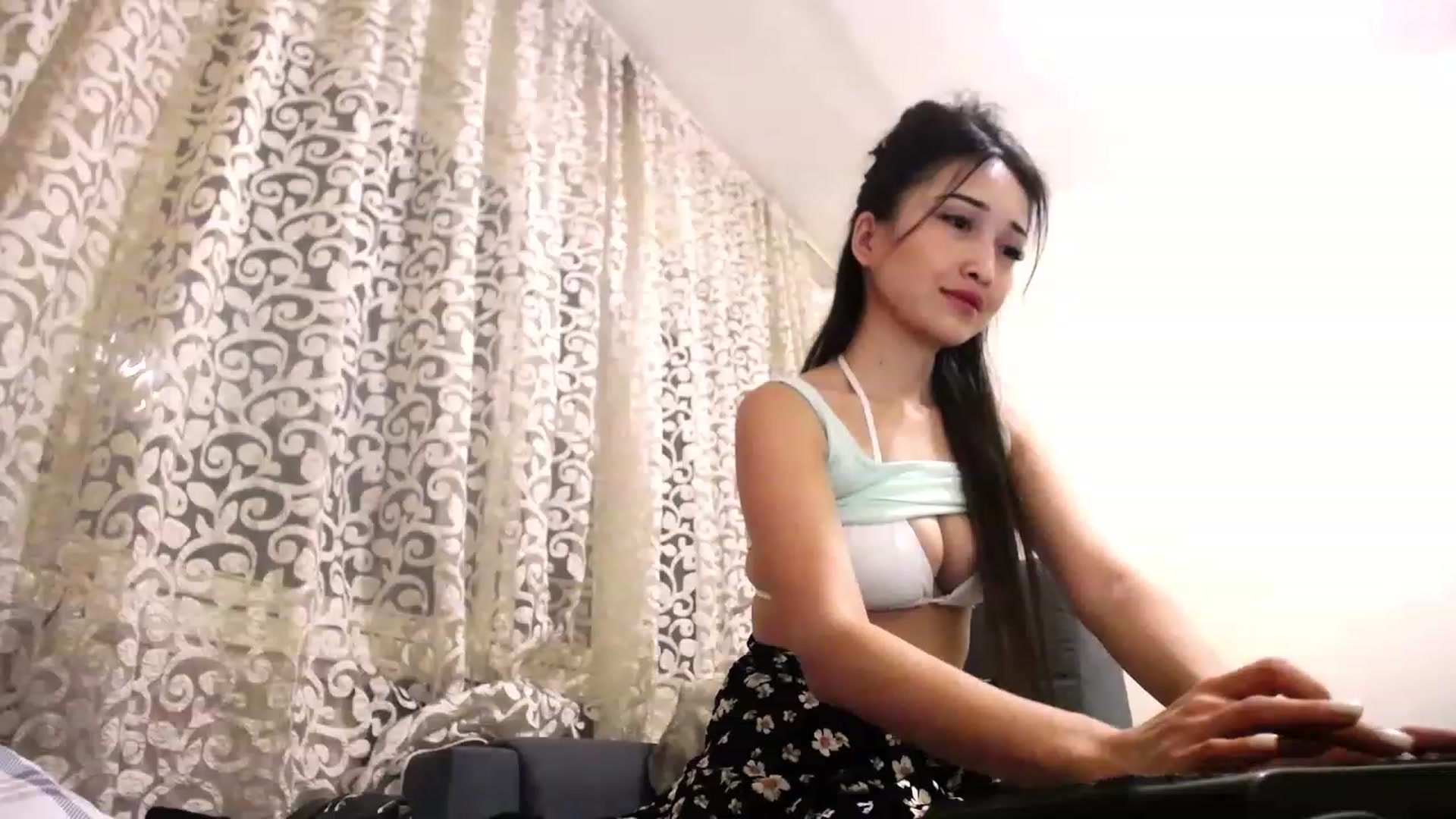 Gallery image thumbnail from Sophie_lee's myfreecams stream on, 12/24/2022, 19:16 image 9 of 20