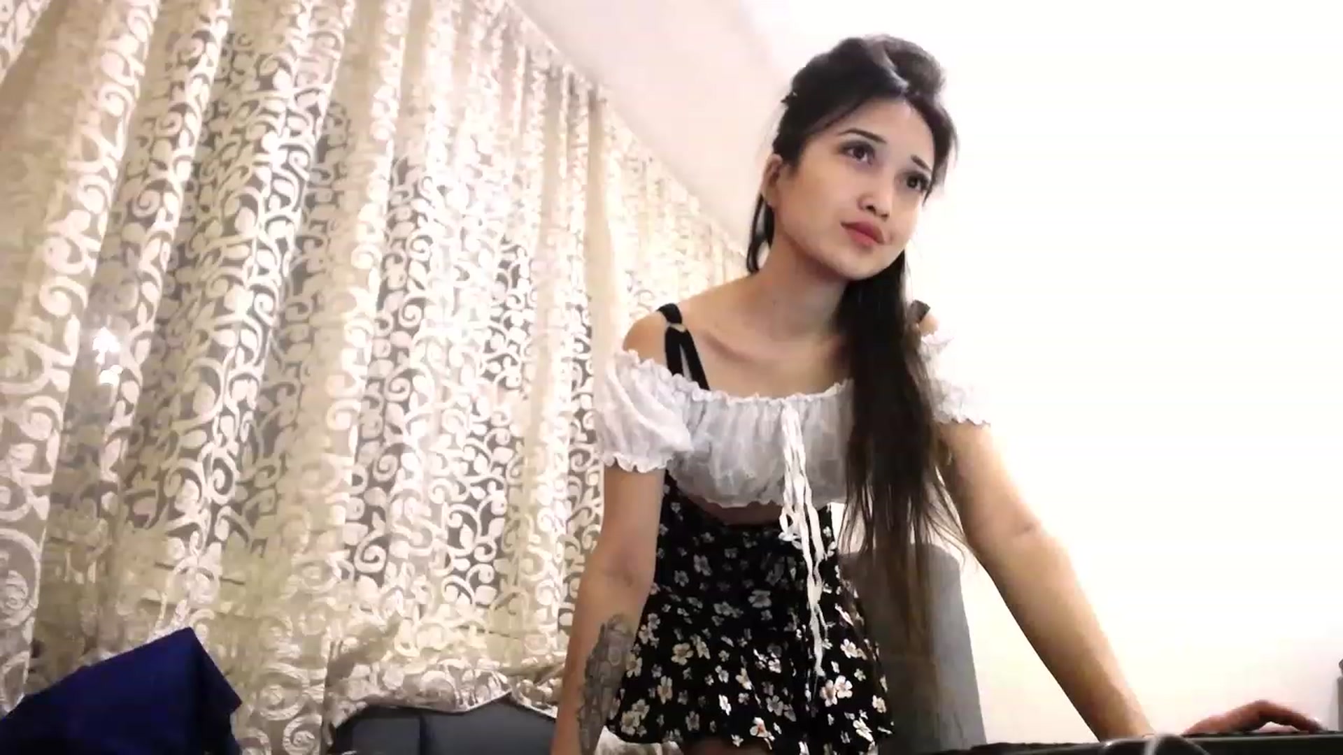Gallery image thumbnail from Sophie_lee's myfreecams stream on, 12/26/2022, 14:32 image 6 of 20