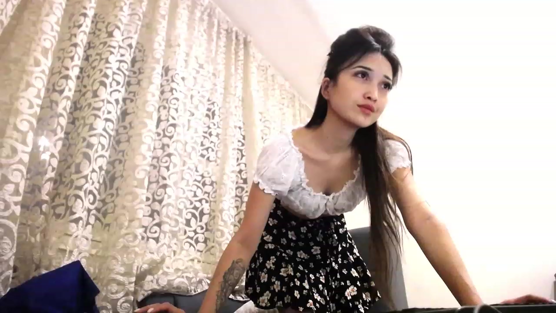 Gallery image thumbnail from Sophie_lee's myfreecams stream on, 12/26/2022, 14:32 image 11 of 20