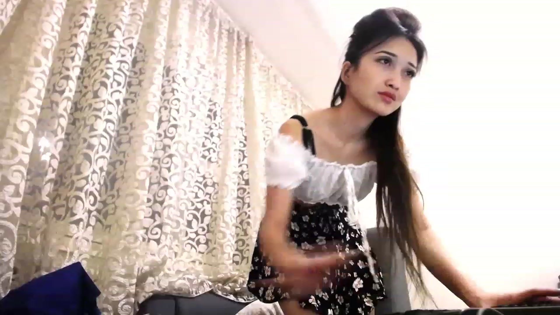 Gallery image thumbnail from Sophie_lee's myfreecams stream on, 12/26/2022, 14:32 image 5 of 20