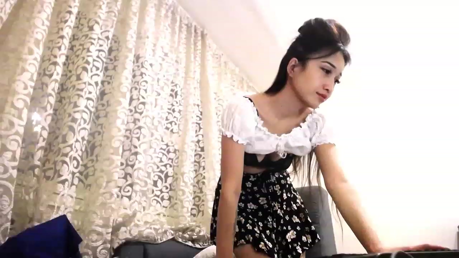 Gallery image thumbnail from Sophie_lee's myfreecams stream on, 12/26/2022, 14:32 image 9 of 20